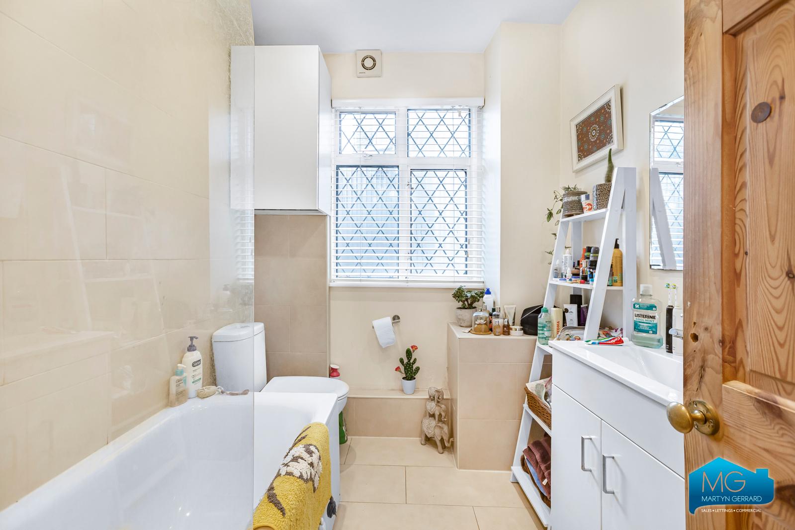 1 bedroom Ground Floor Flat to rent - Martyn Gerrard