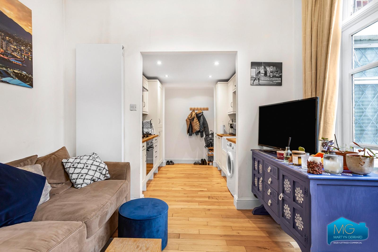 1 bedroom Ground Floor Flat to rent - Martyn Gerrard