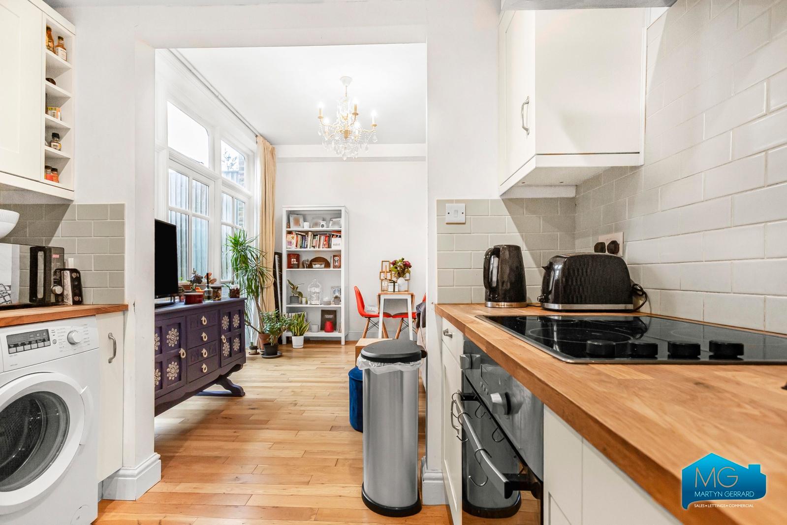 1 bedroom Ground Floor Flat to rent - Martyn Gerrard