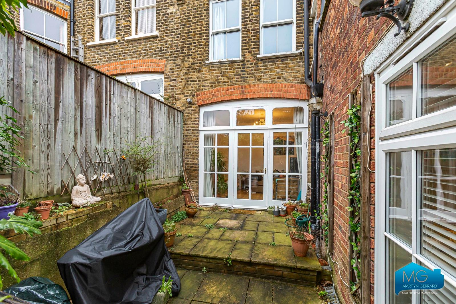 1 bedroom Ground Floor Flat to rent - Martyn Gerrard