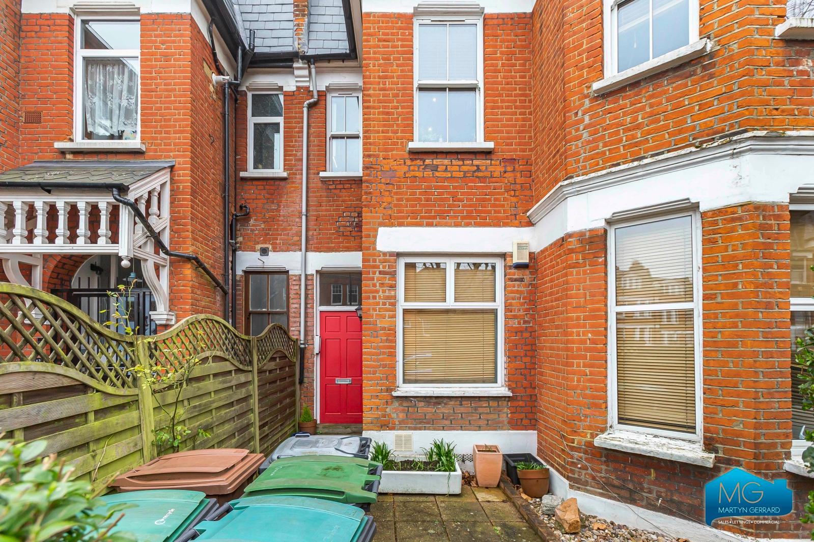 1 bedroom Ground Floor Flat to rent - Martyn Gerrard