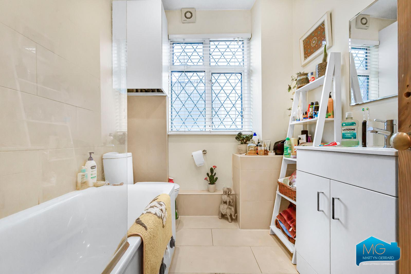 1 bedroom Ground Floor Flat to rent - Martyn Gerrard