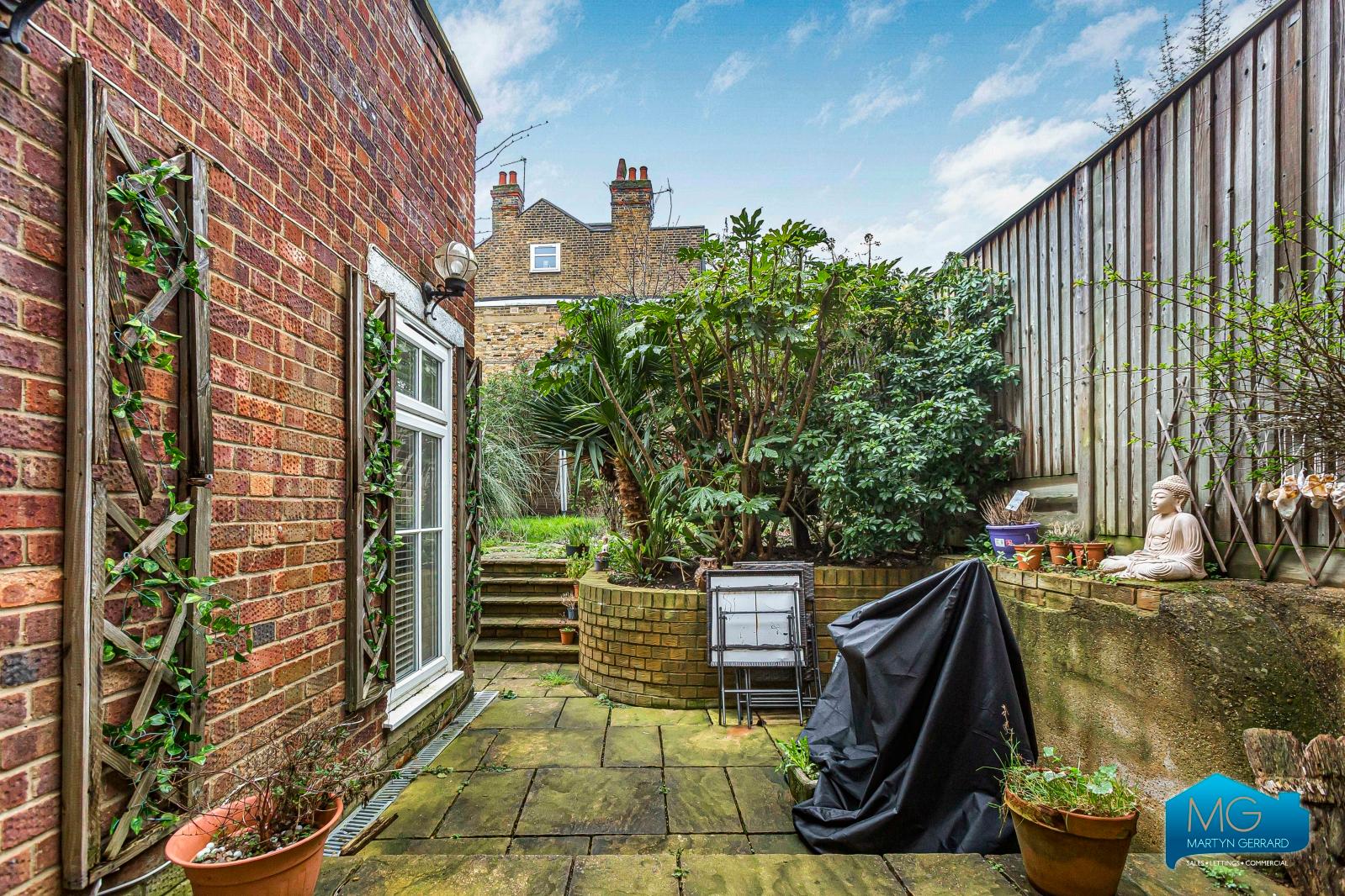 1 bedroom Ground Floor Flat to rent - Martyn Gerrard