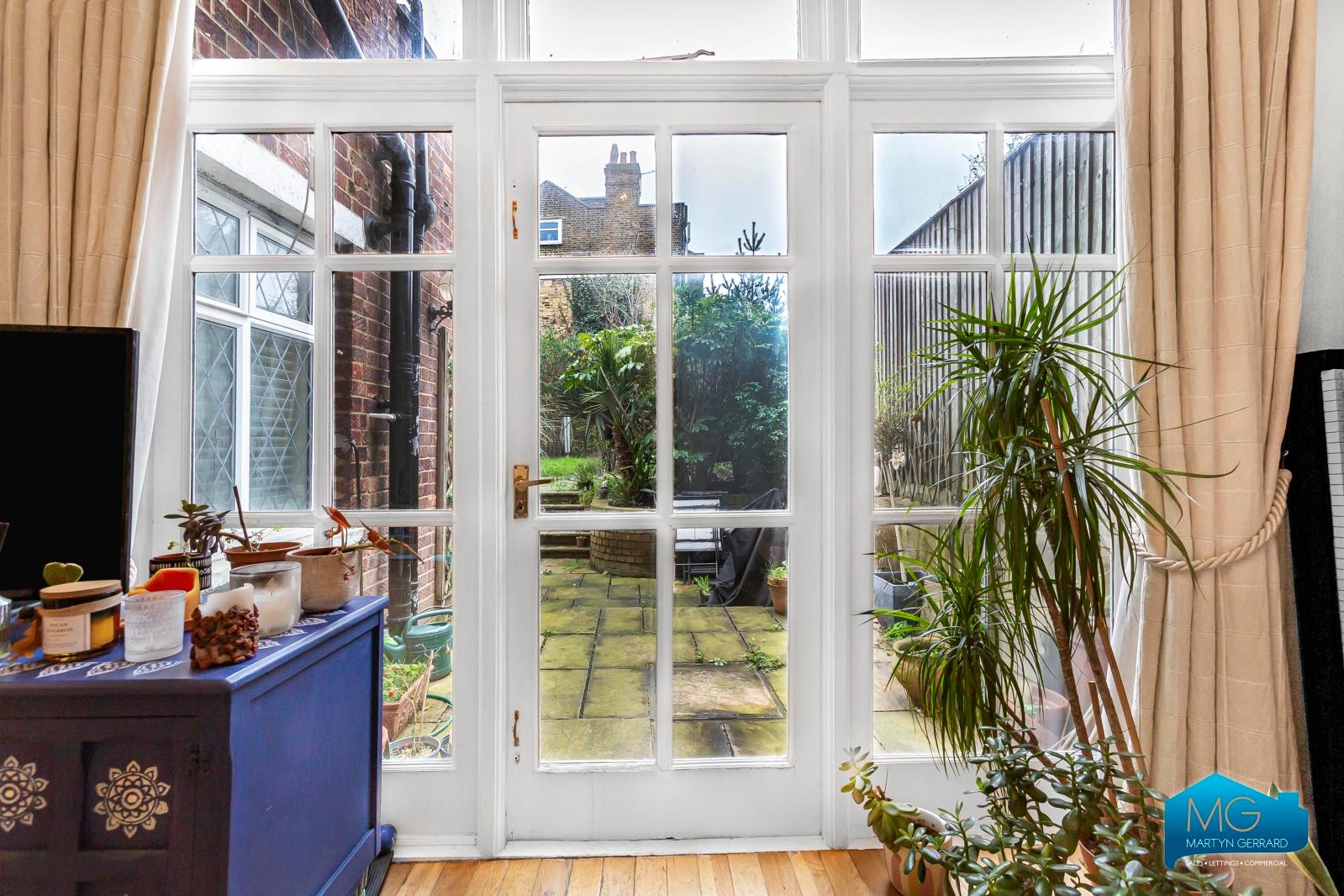 1 bedroom Ground Floor Flat to rent - Martyn Gerrard