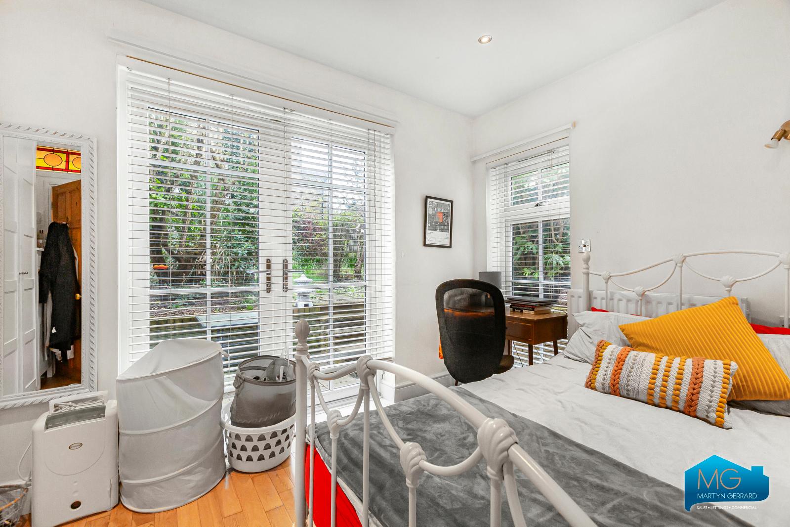 1 bedroom Ground Floor Flat to rent - Martyn Gerrard
