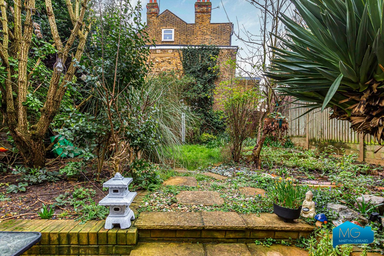 1 bedroom Ground Floor Flat to rent - Martyn Gerrard