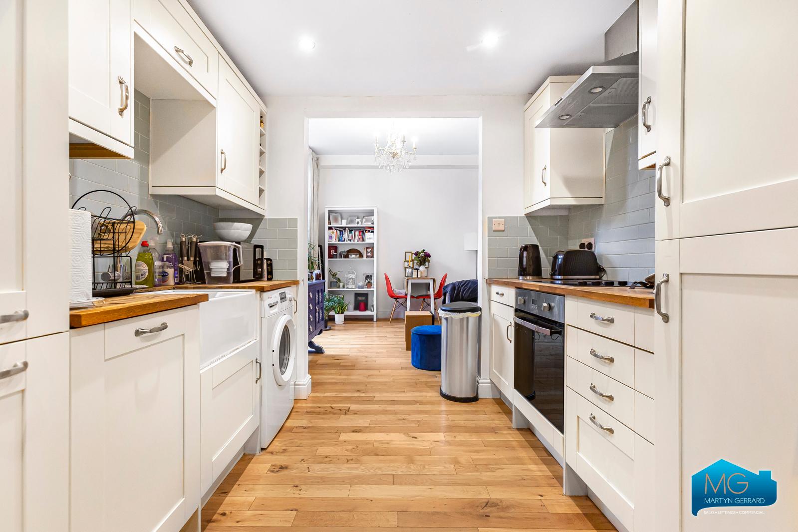 1 bedroom Ground Floor Flat to rent - Martyn Gerrard