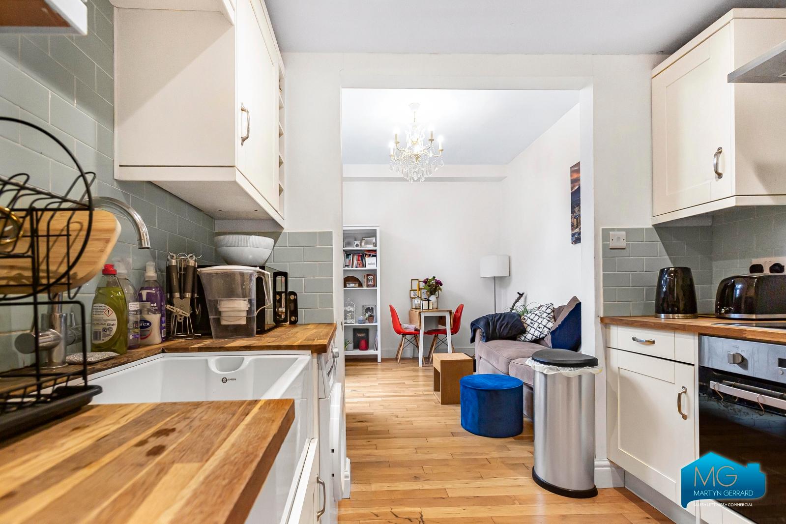 1 bedroom Ground Floor Flat to rent - Martyn Gerrard