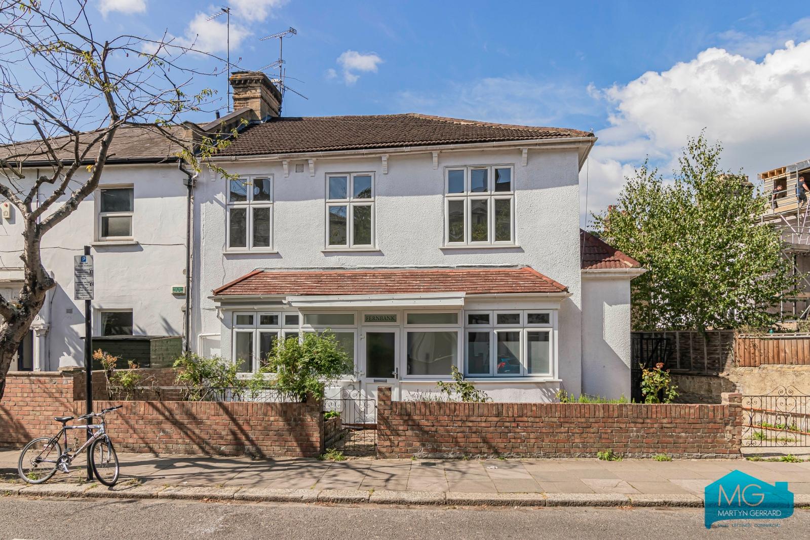 4 bedroom Semi-Detached House to rent - Martyn Gerrard