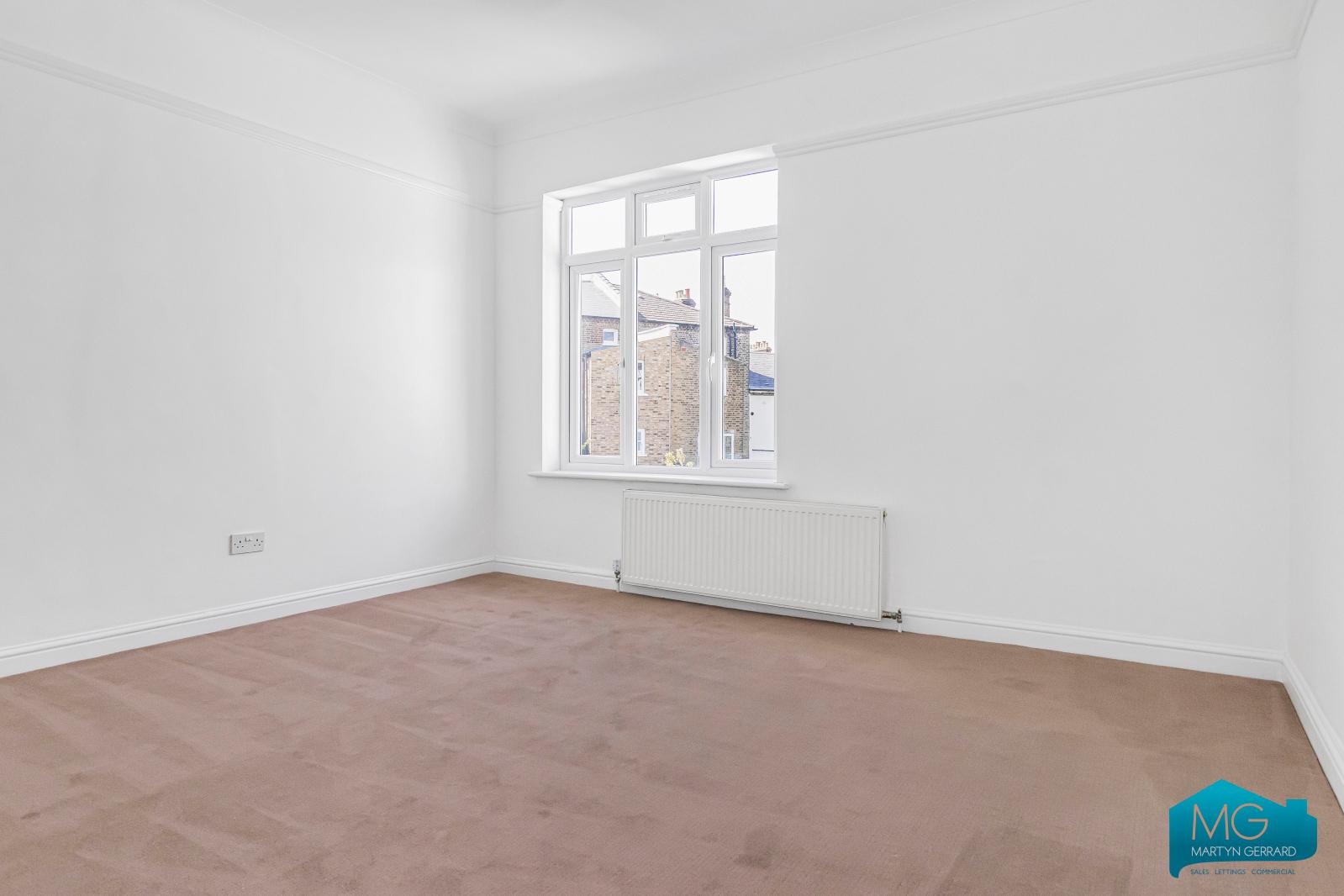 4 bedroom Semi-Detached House to rent - Martyn Gerrard