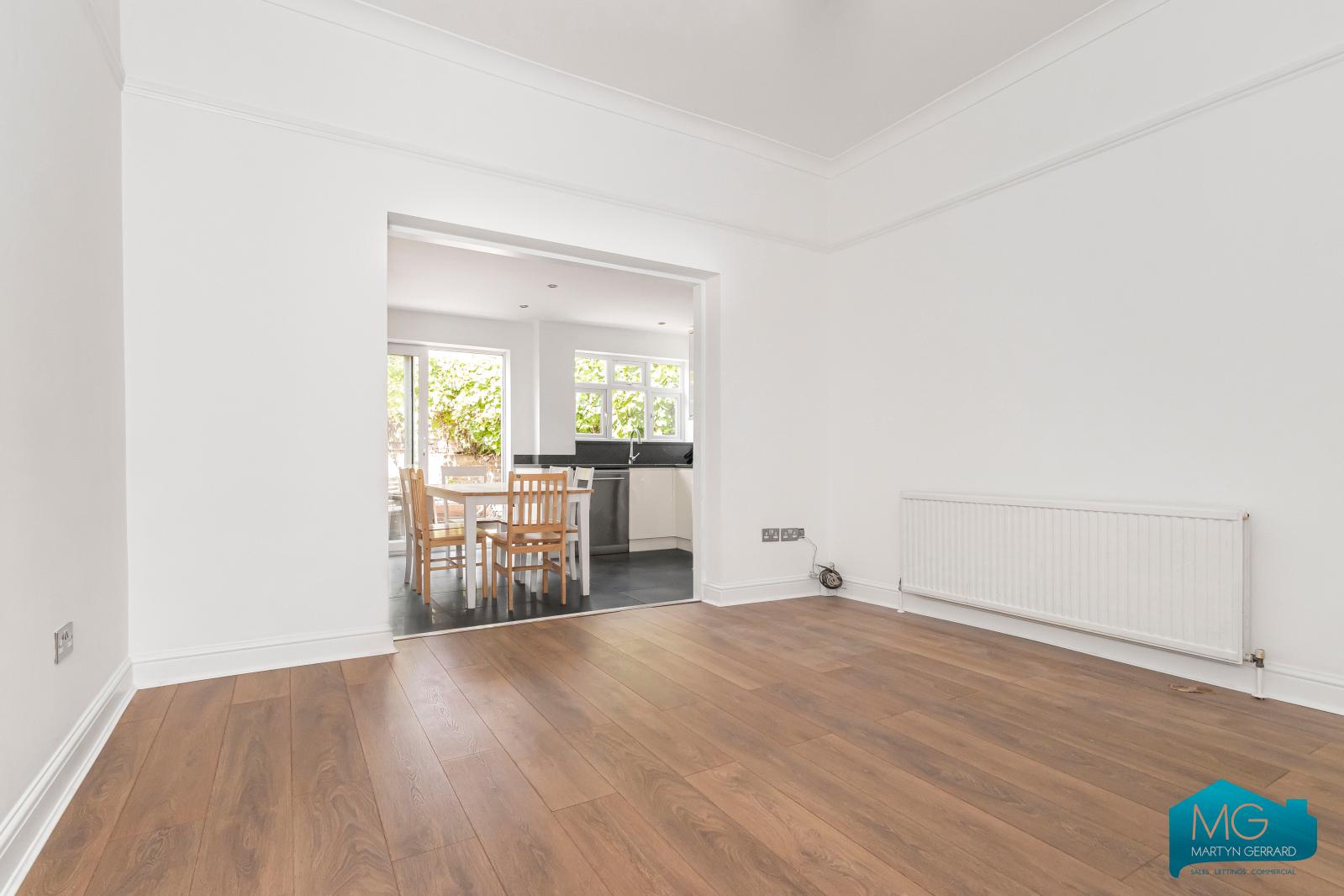 4 bedroom Semi-Detached House to rent - Martyn Gerrard