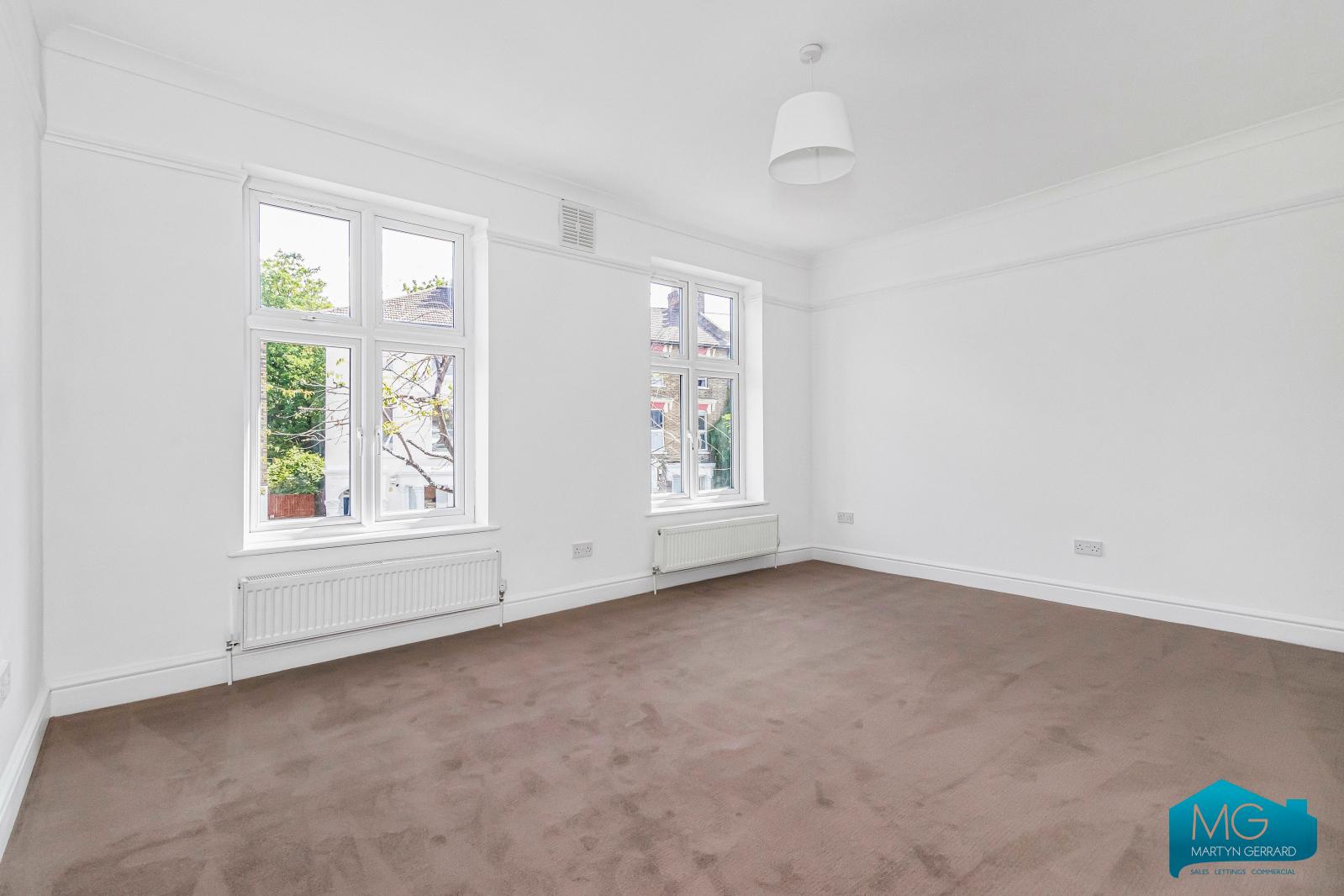 4 bedroom Semi-Detached House to rent - Martyn Gerrard