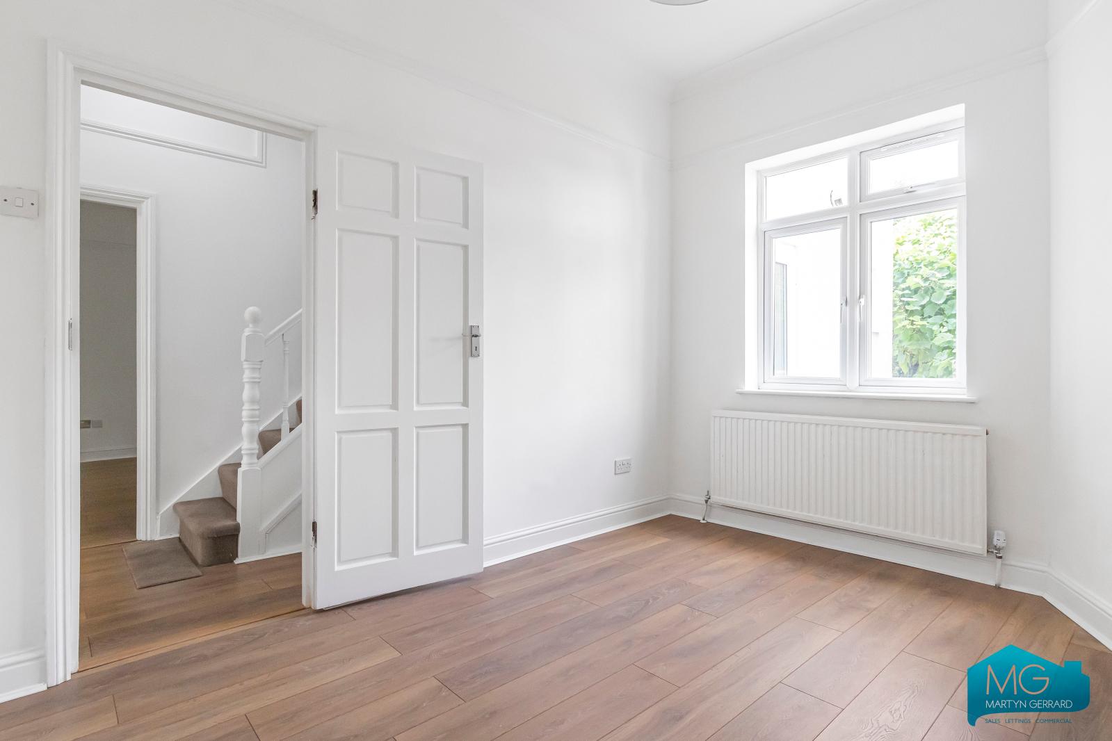 4 bedroom Semi-Detached House to rent - Martyn Gerrard