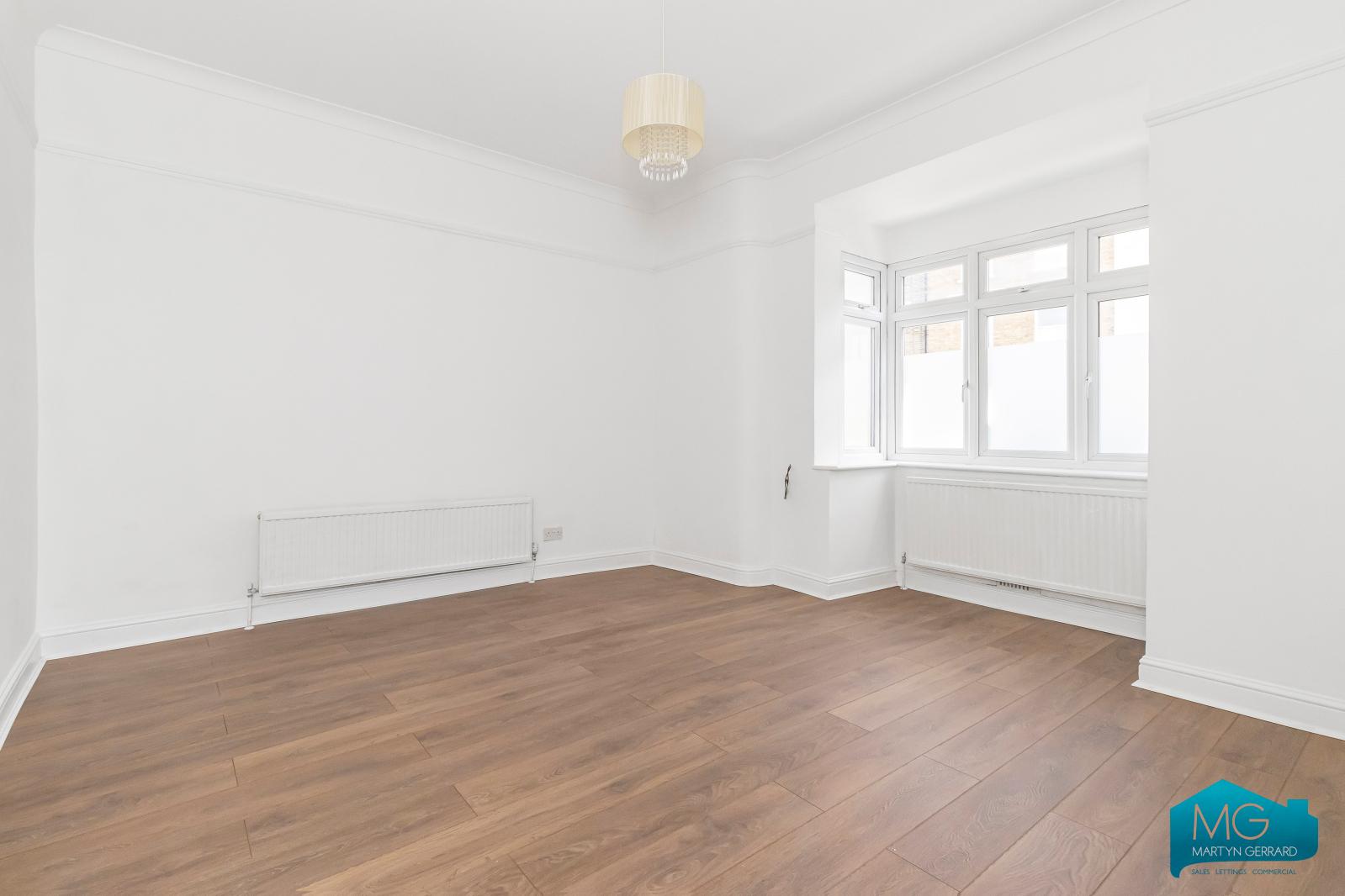 4 bedroom Semi-Detached House to rent - Martyn Gerrard