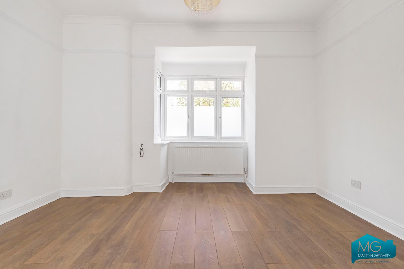 4 bedroom Semi-Detached House to rent - Martyn Gerrard