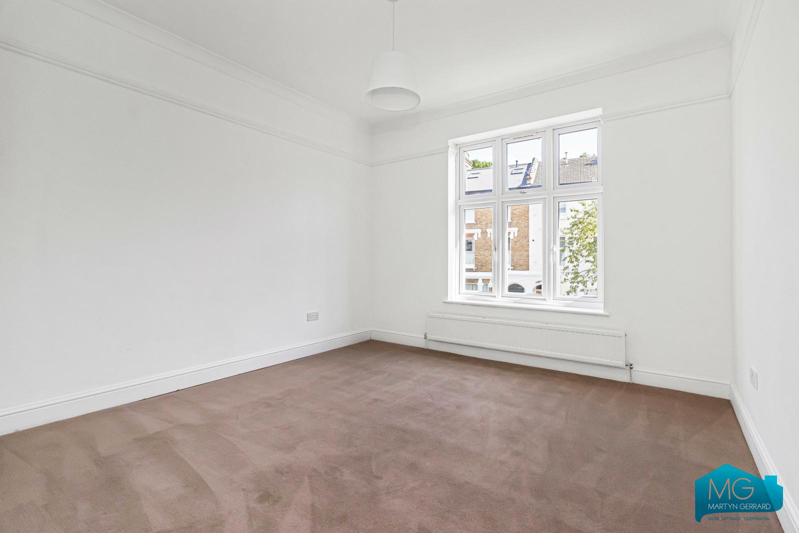 4 bedroom Semi-Detached House to rent - Martyn Gerrard