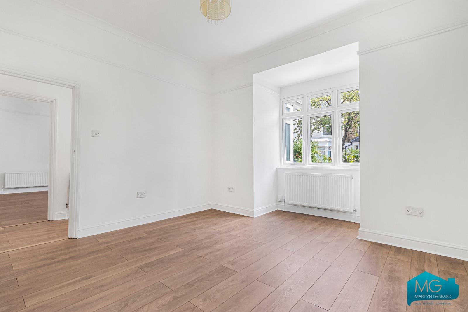 4 bedroom Semi-Detached House to rent - Martyn Gerrard