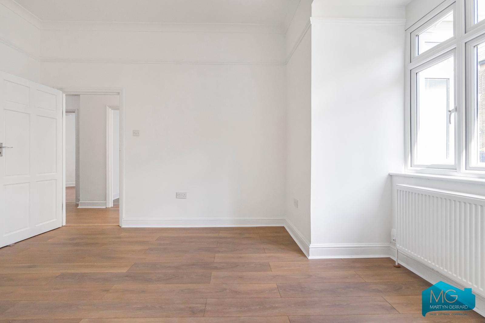 4 bedroom Semi-Detached House to rent - Martyn Gerrard
