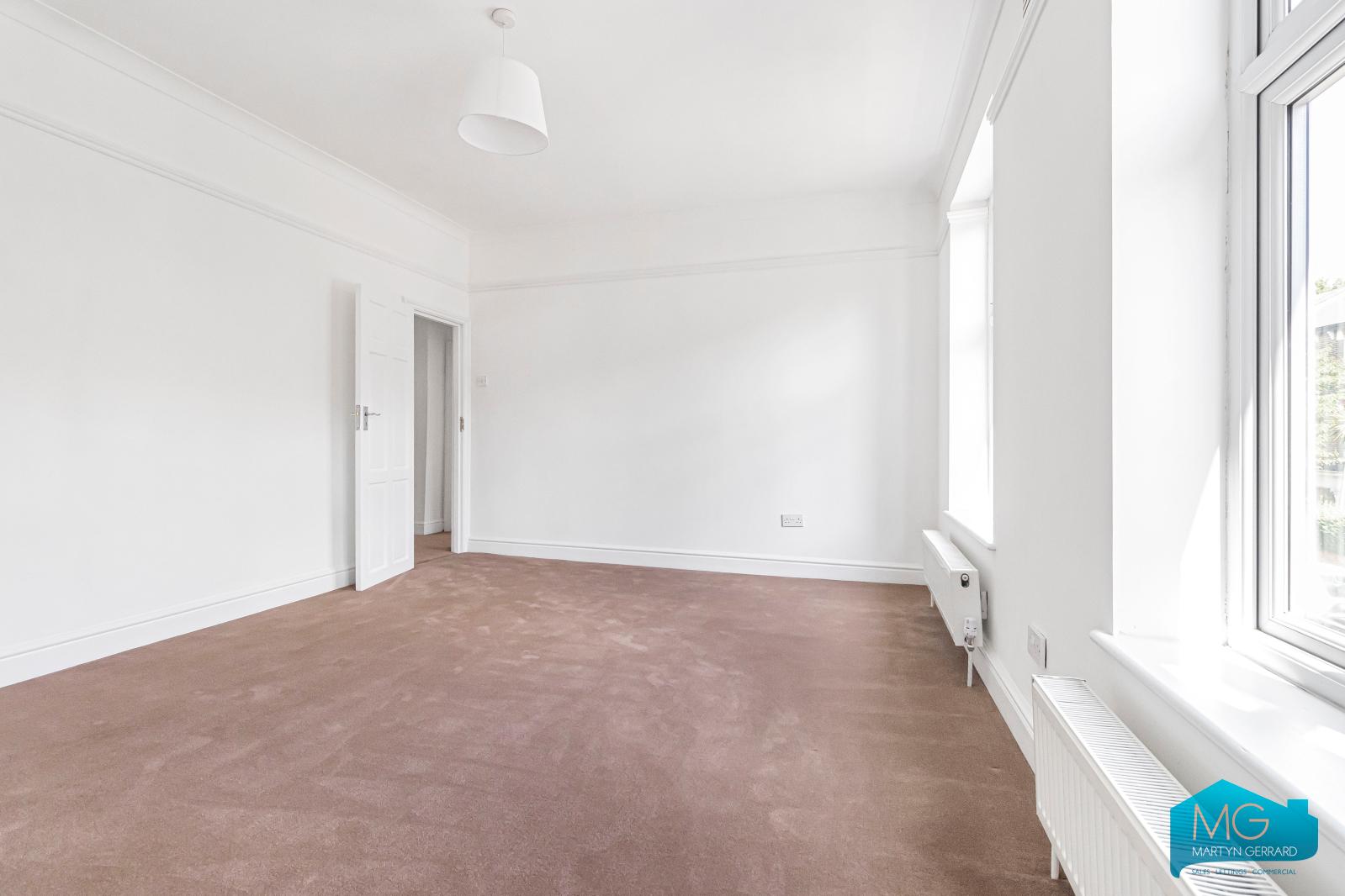 4 bedroom Semi-Detached House to rent - Martyn Gerrard