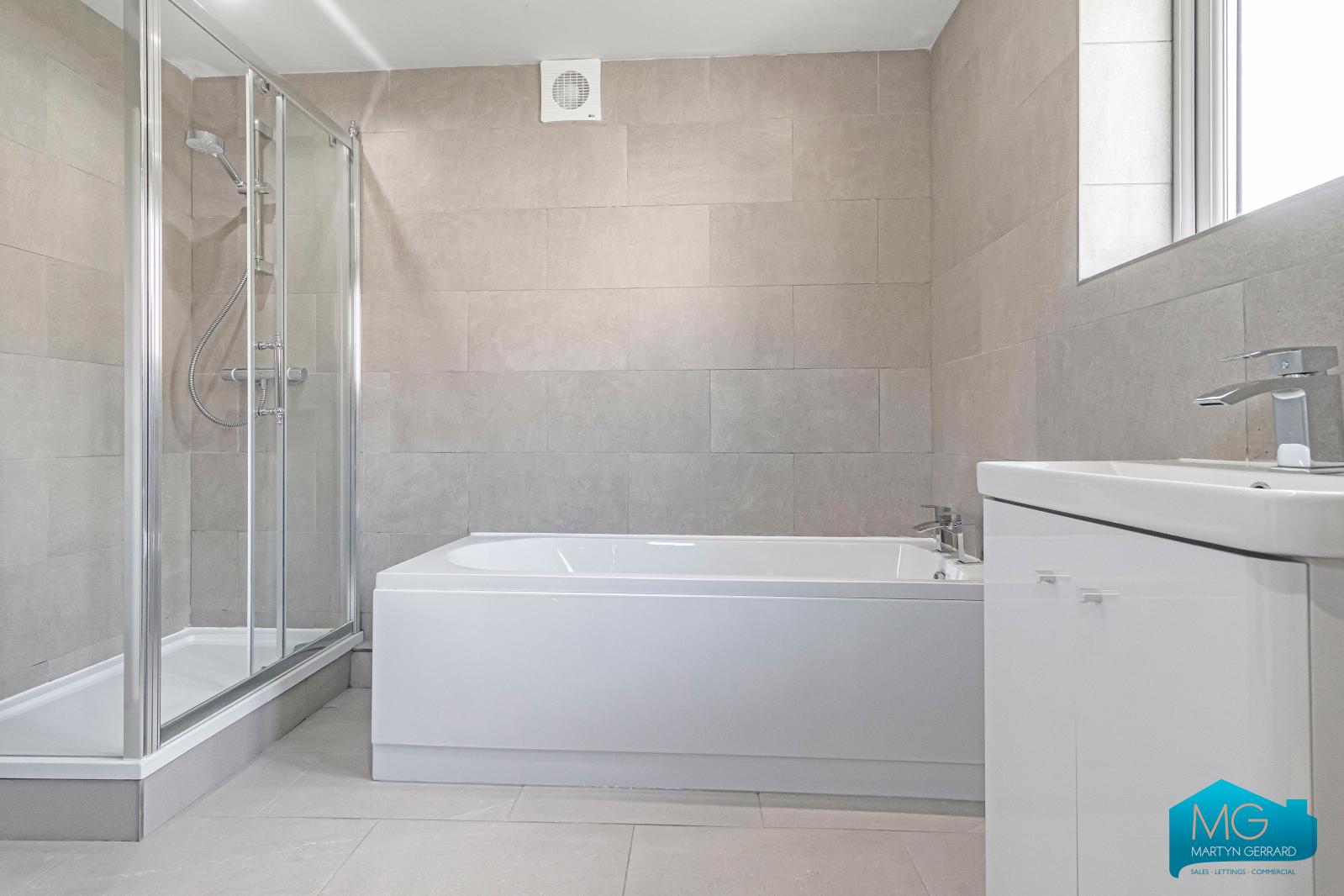 4 bedroom Semi-Detached House to rent - Martyn Gerrard