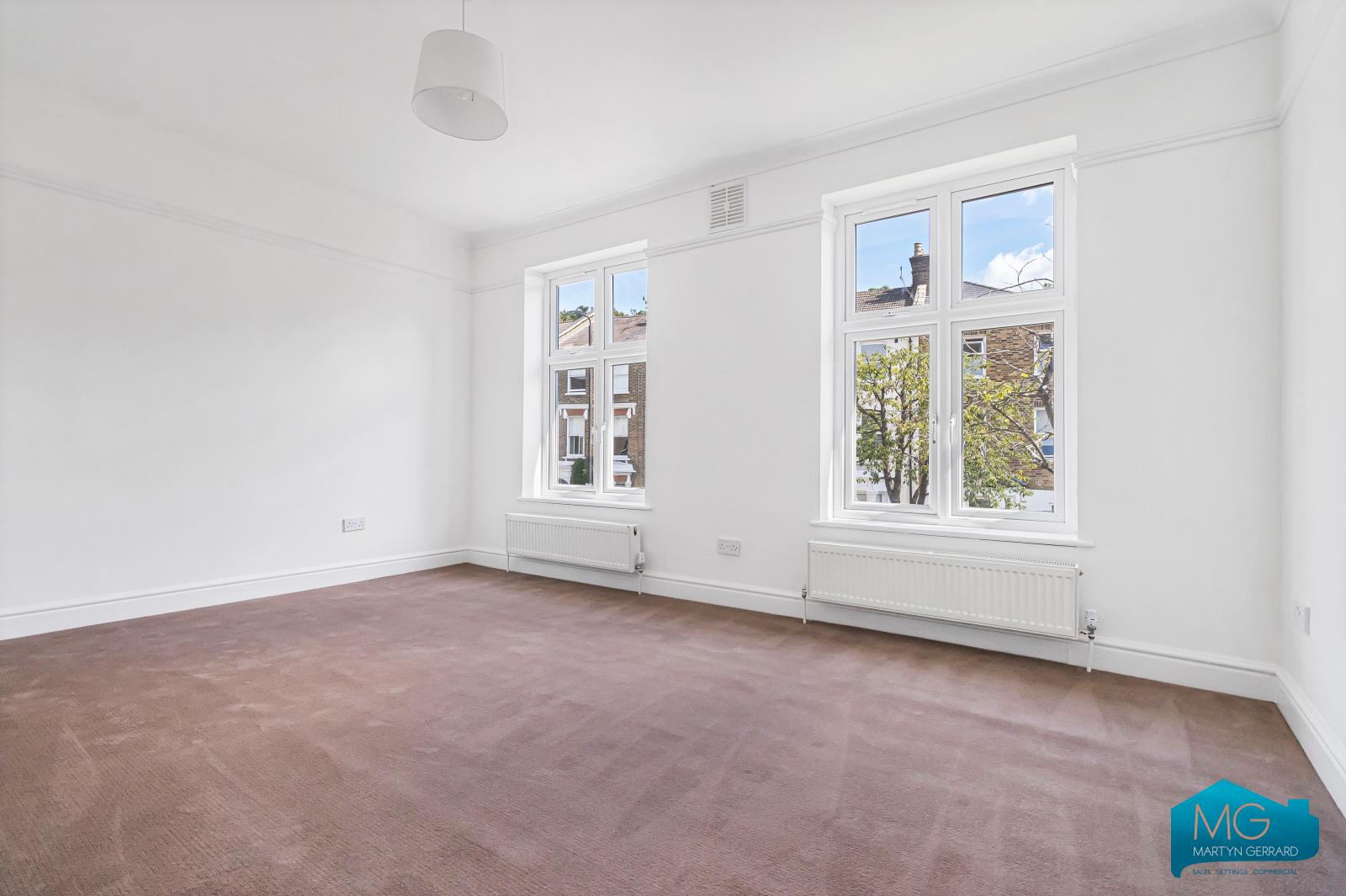 4 bedroom Semi-Detached House to rent - Martyn Gerrard