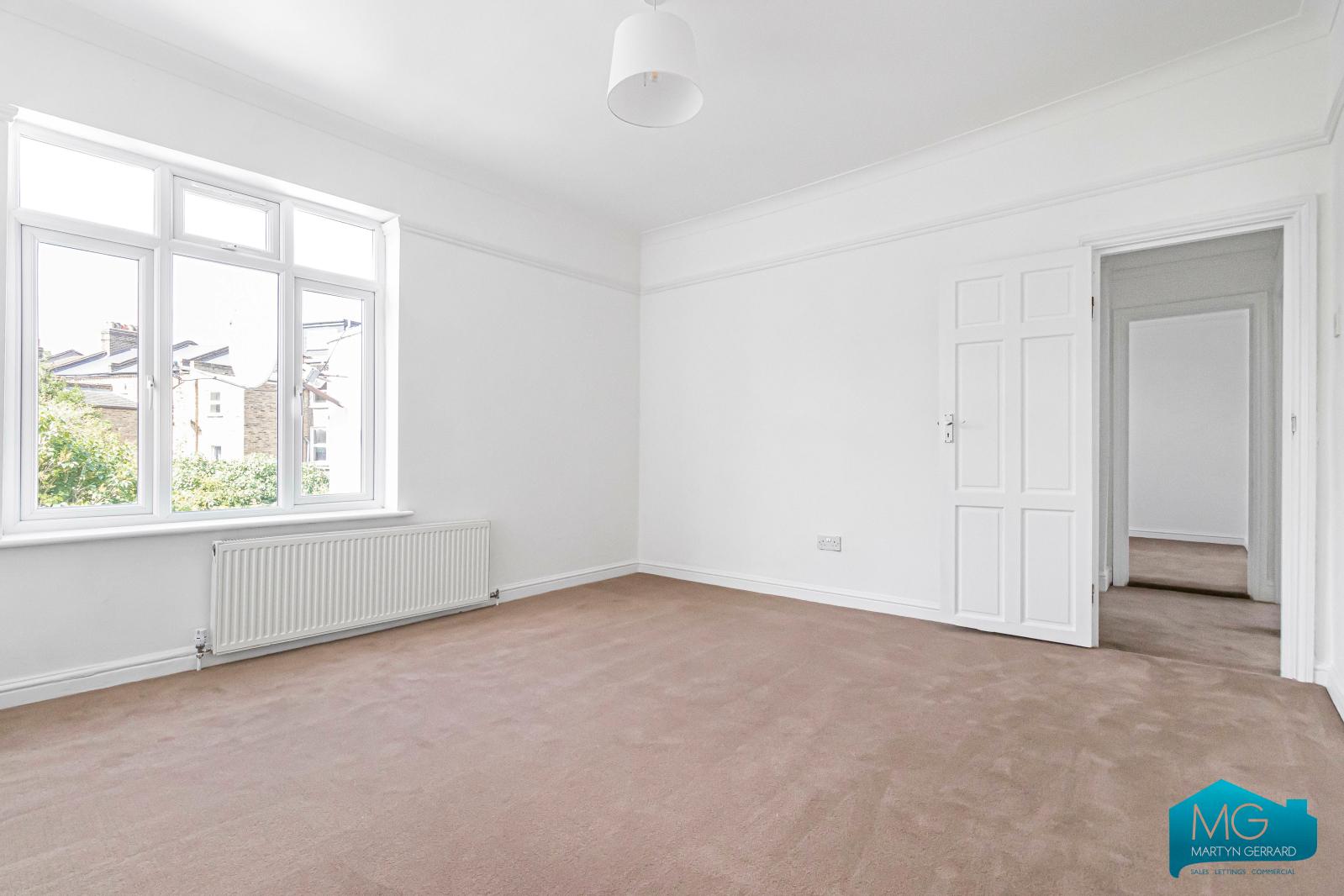 4 bedroom Semi-Detached House to rent - Martyn Gerrard