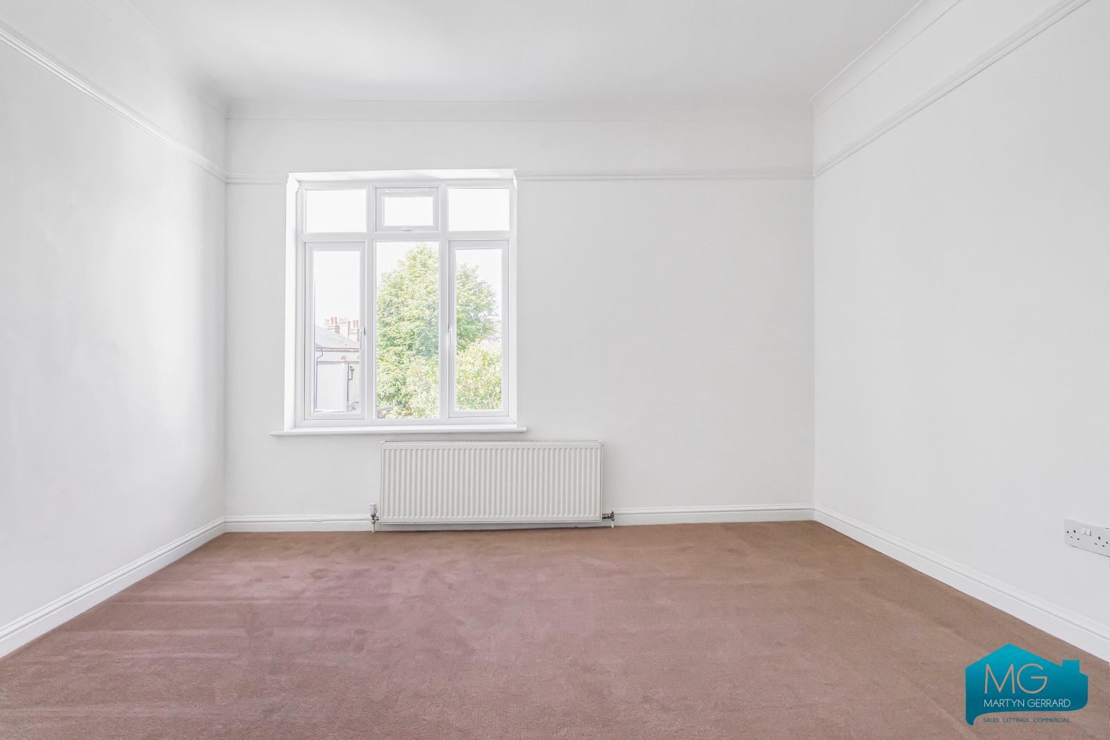4 bedroom Semi-Detached House to rent - Martyn Gerrard