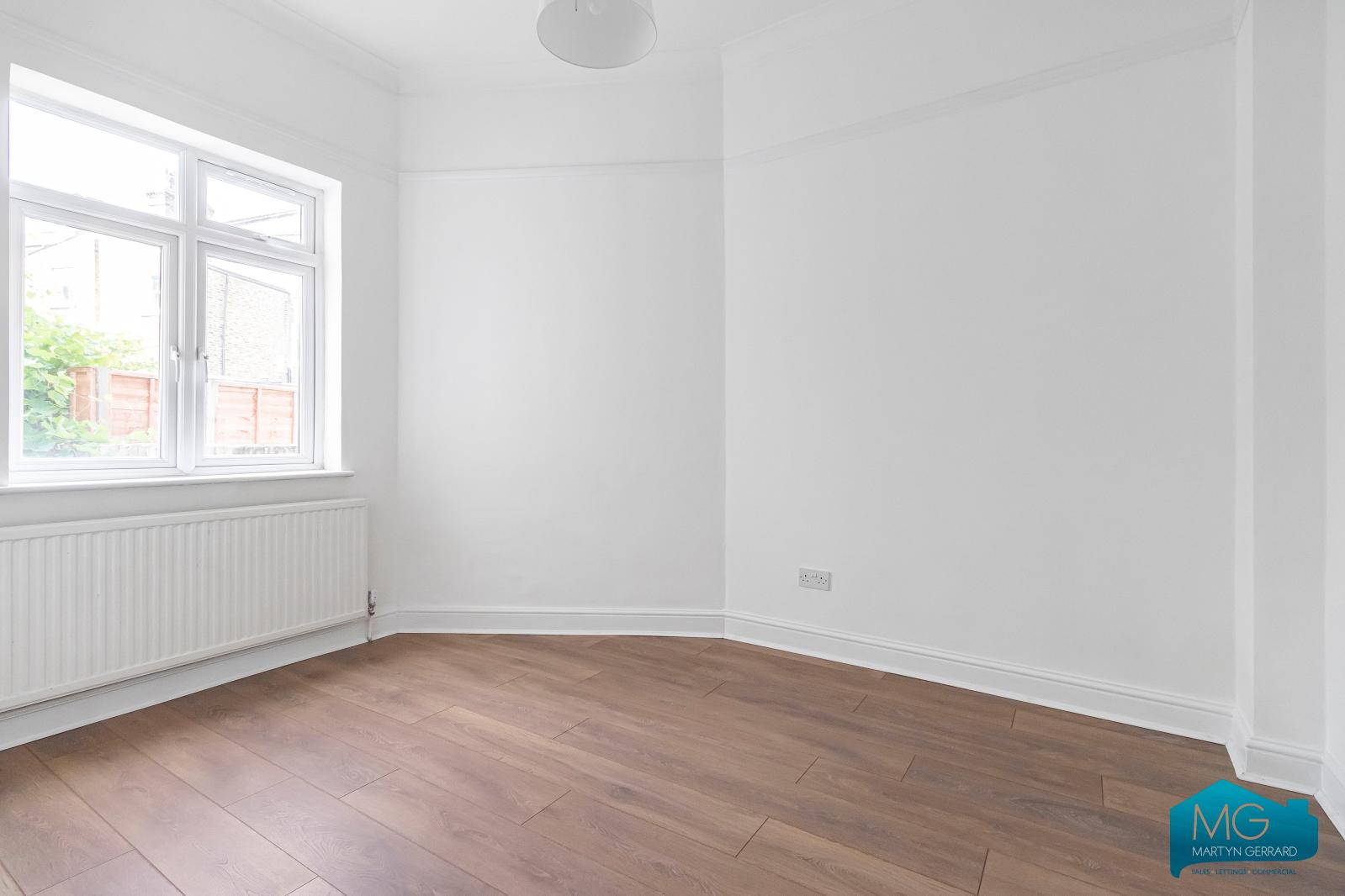 4 bedroom Semi-Detached House to rent - Martyn Gerrard