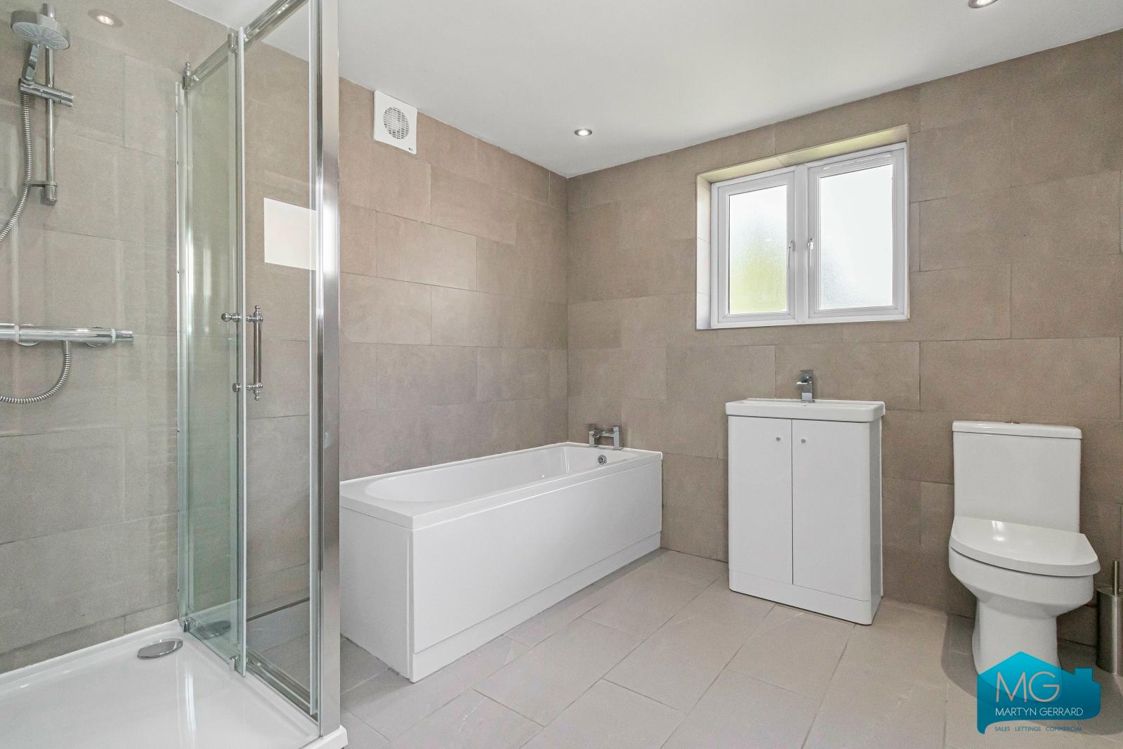 4 bedroom Semi-Detached House to rent - Martyn Gerrard