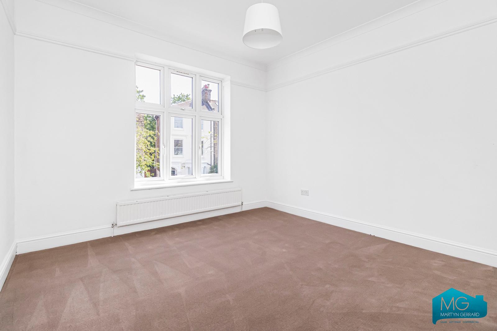 4 bedroom Semi-Detached House to rent - Martyn Gerrard