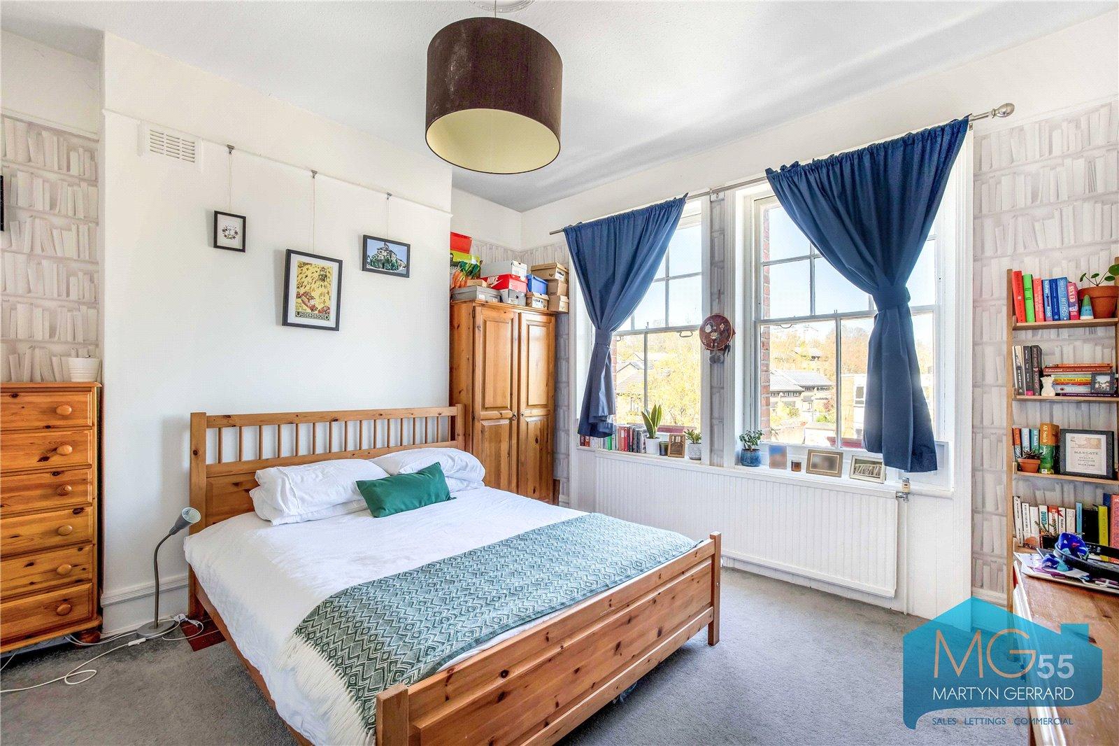 3 bedroom Apartment to rent - Martyn Gerrard