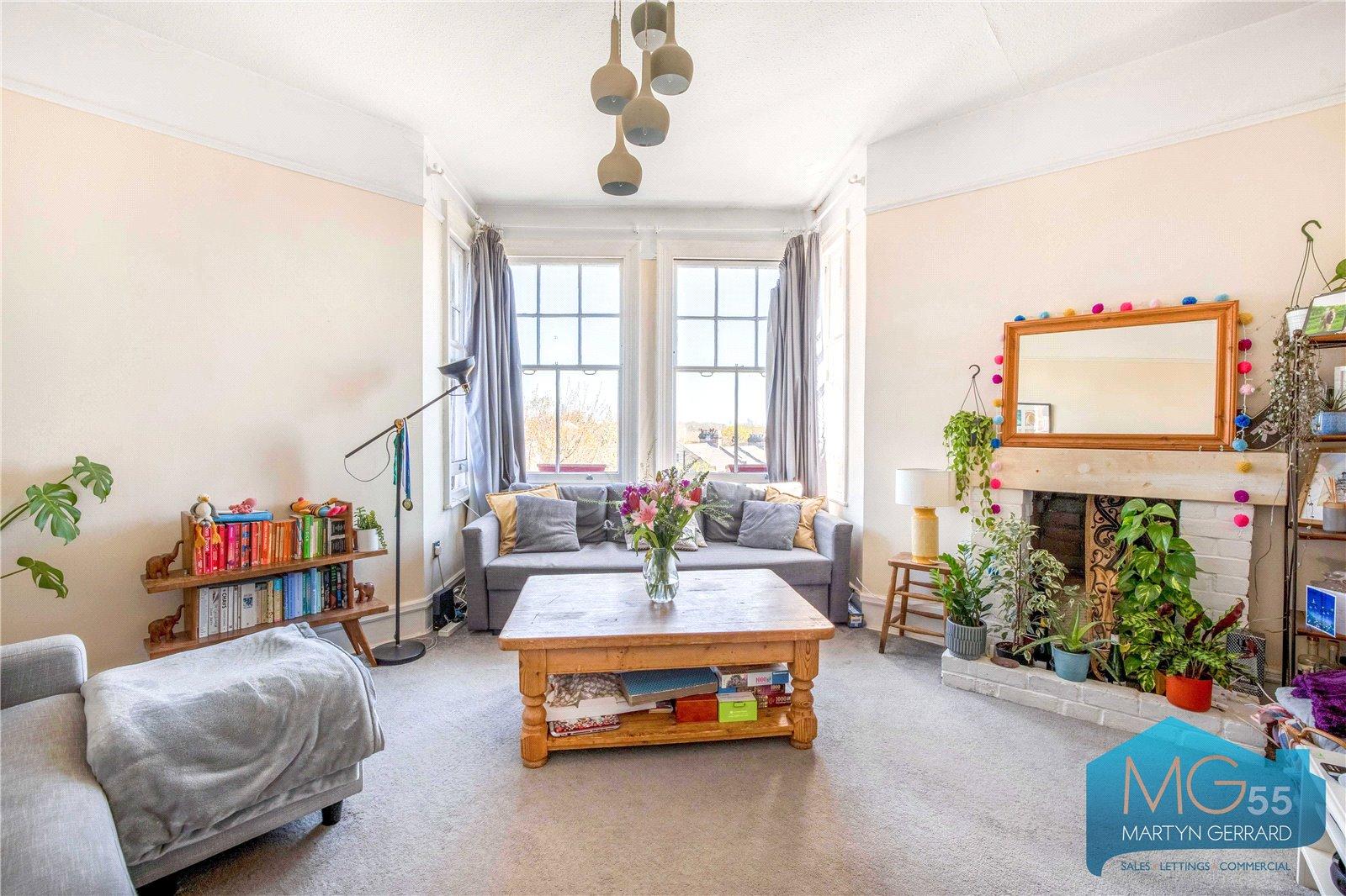 3 bedroom Apartment to rent - Martyn Gerrard