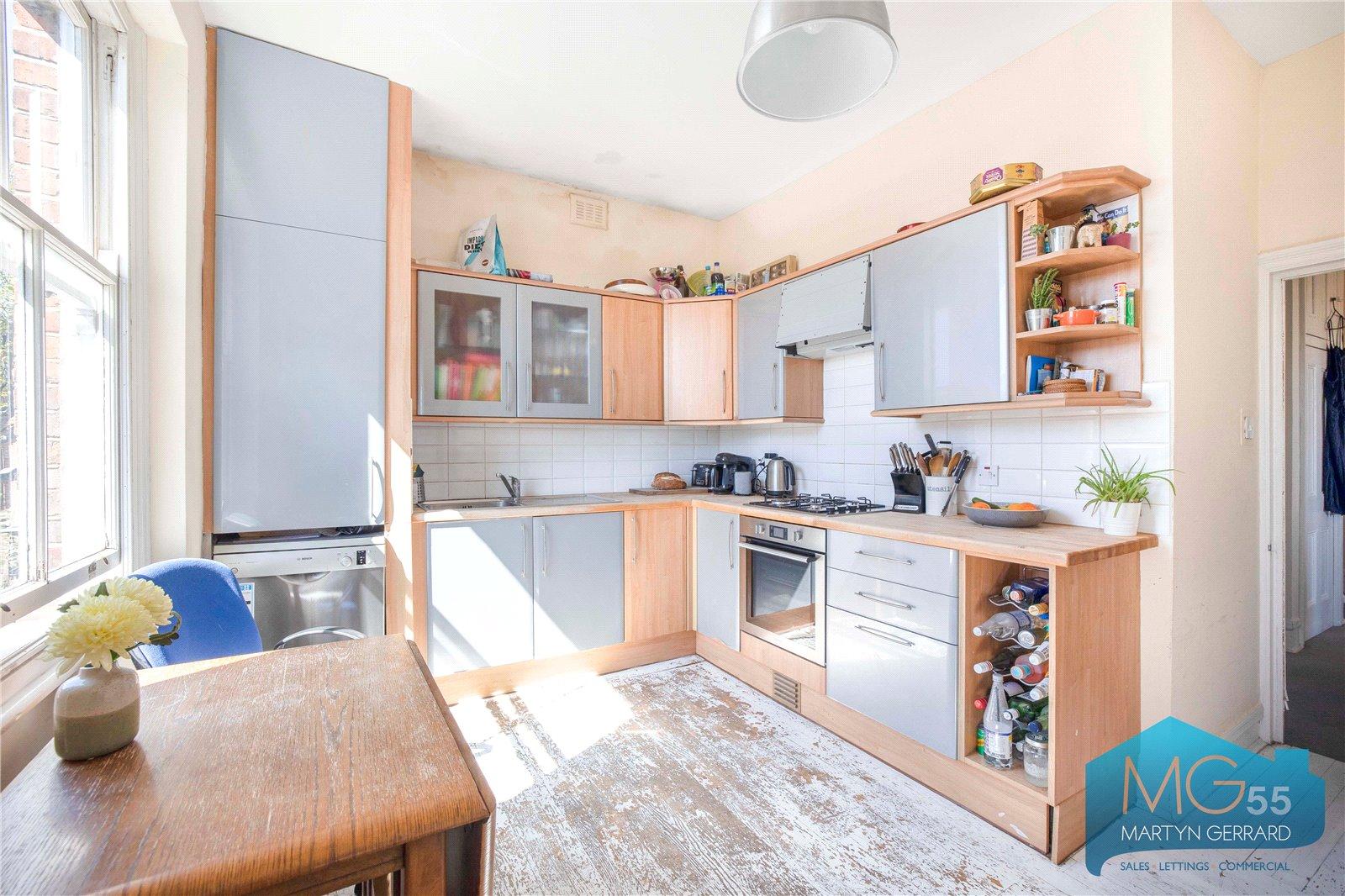 3 bedroom Apartment to rent - Martyn Gerrard