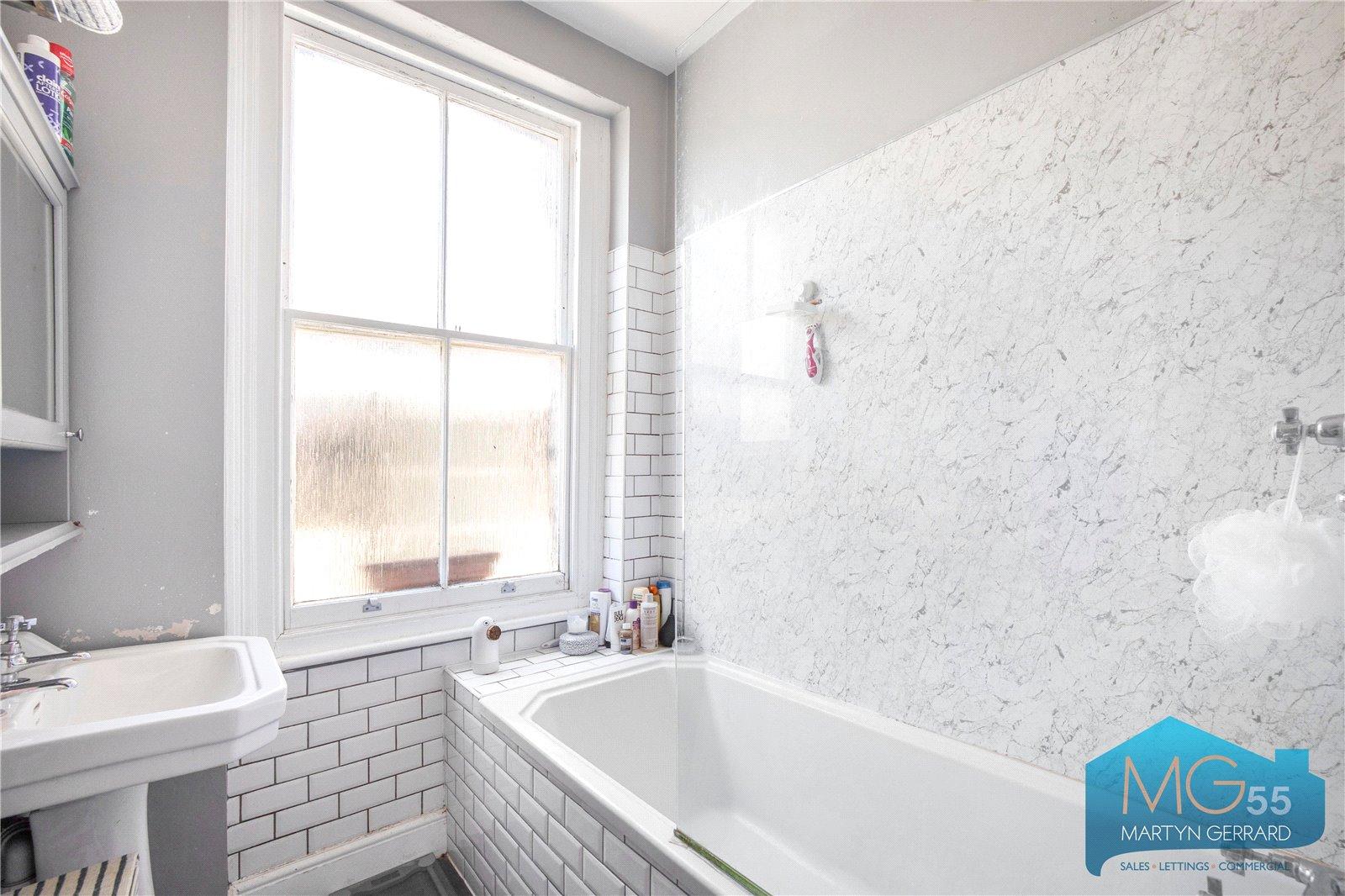 3 bedroom Apartment to rent - Martyn Gerrard