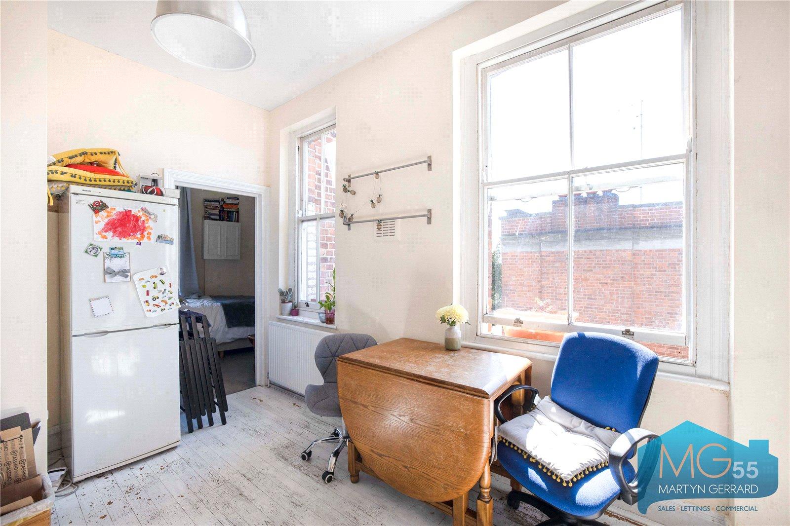 3 bedroom Apartment to rent - Martyn Gerrard