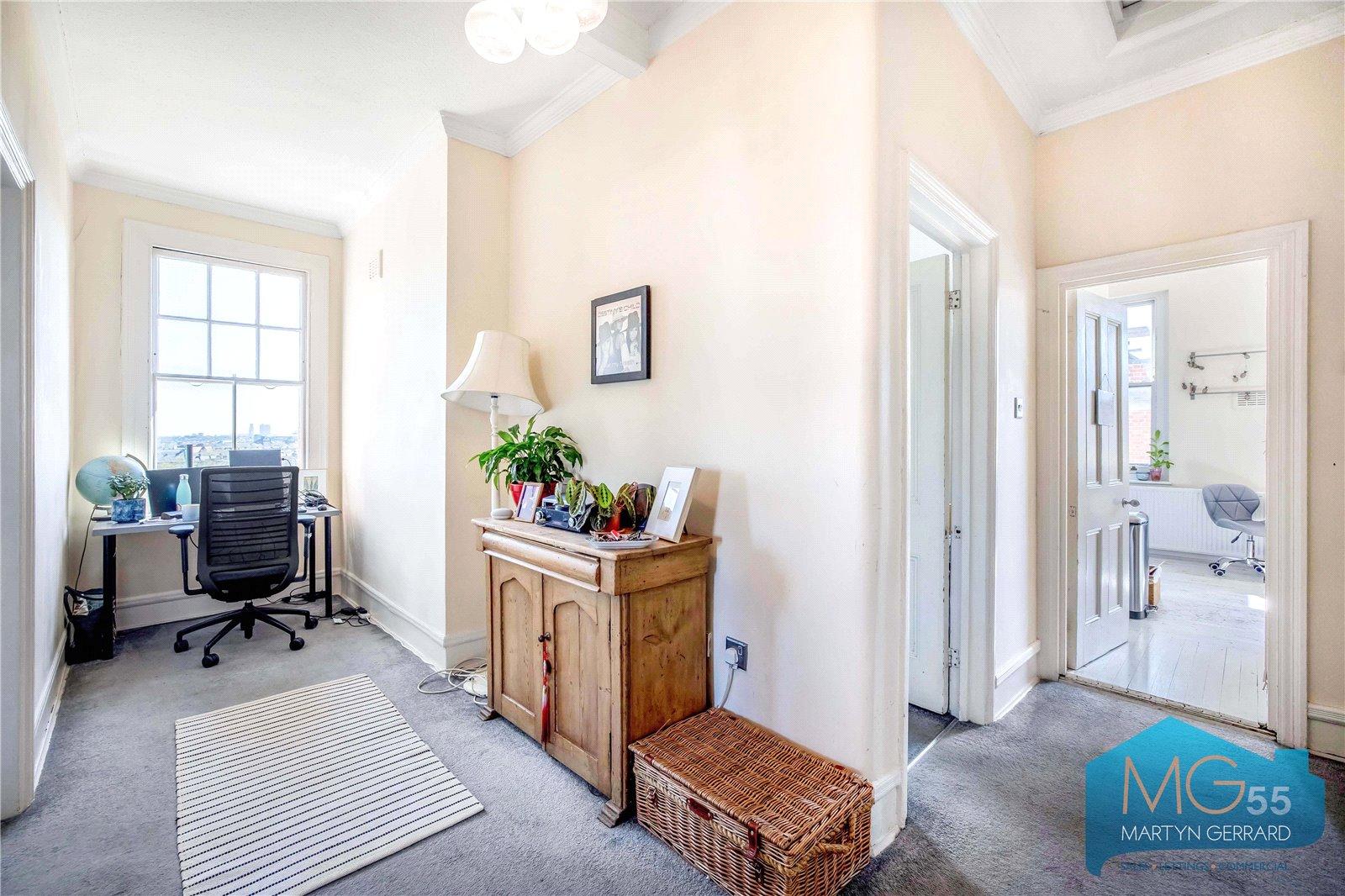 3 bedroom Apartment to rent - Martyn Gerrard