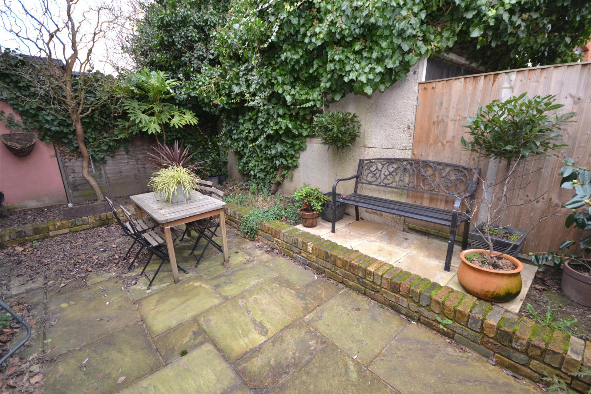 2 bedroom Apartment to rent - Martyn Gerrard