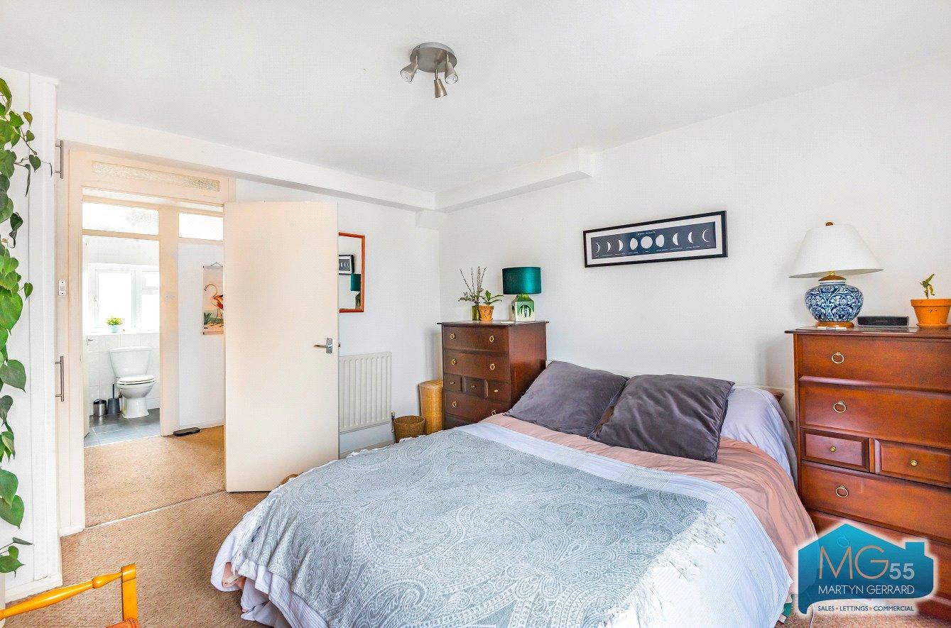 2 bedroom Apartment to rent - Martyn Gerrard