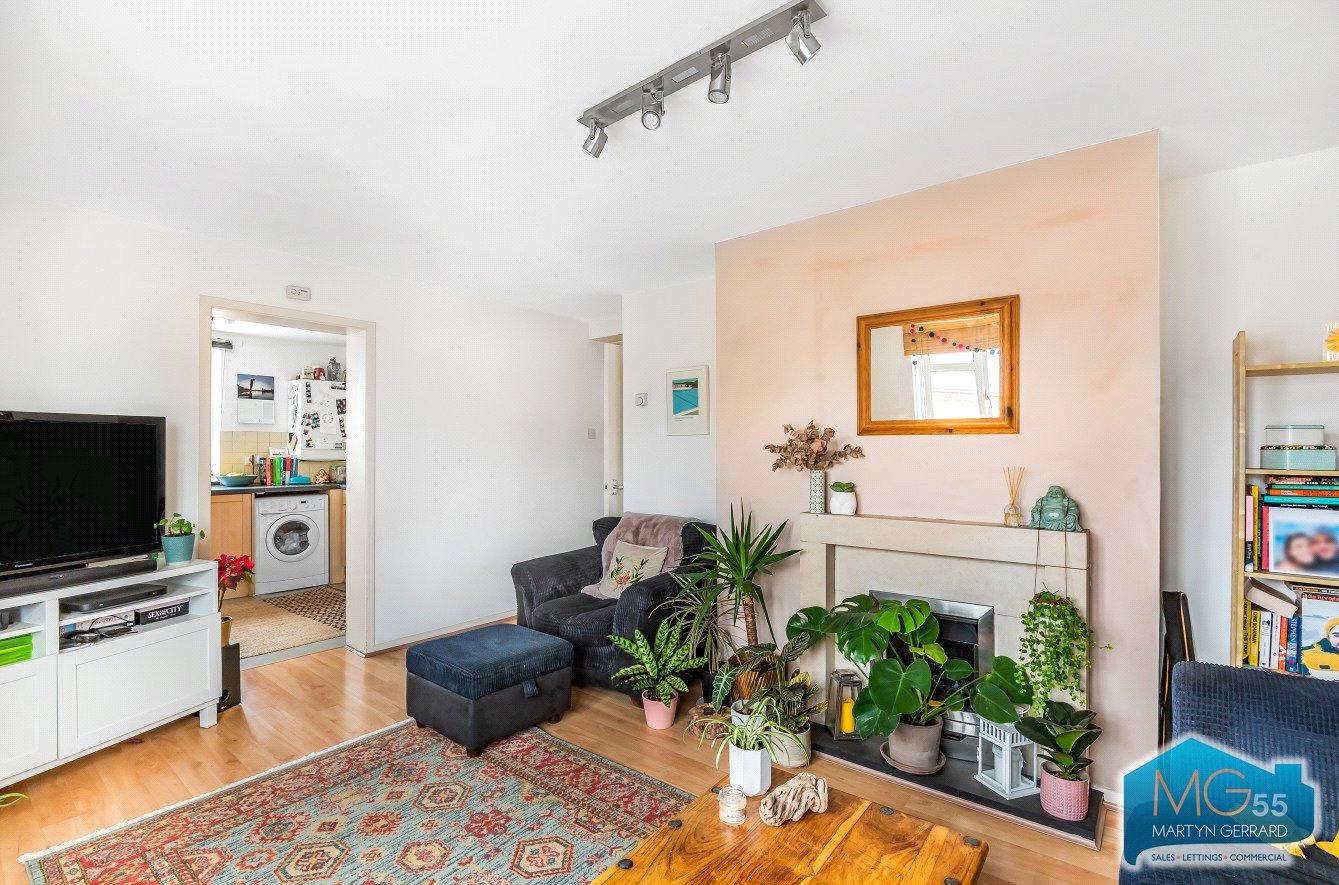 2 bedroom Apartment to rent - Martyn Gerrard