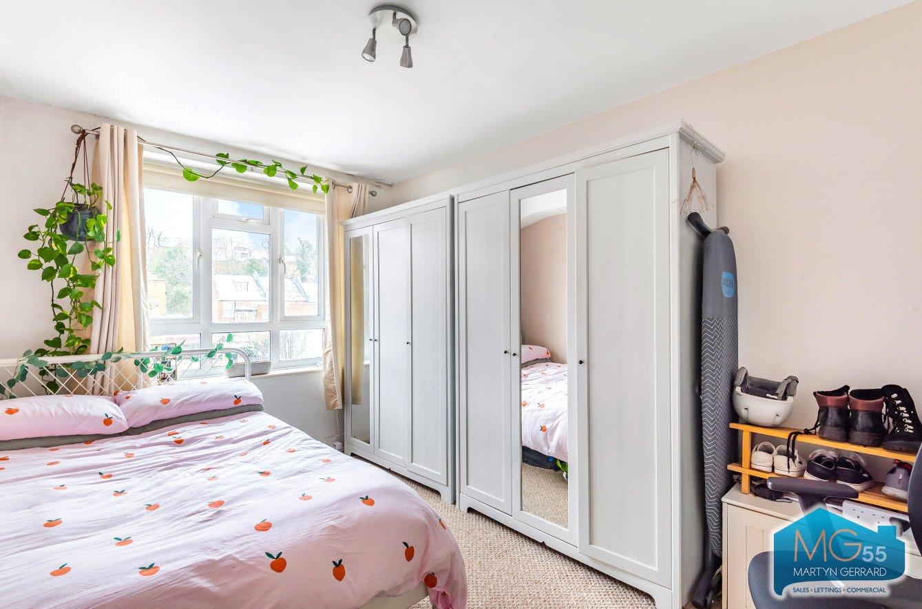 2 bedroom Apartment to rent - Martyn Gerrard