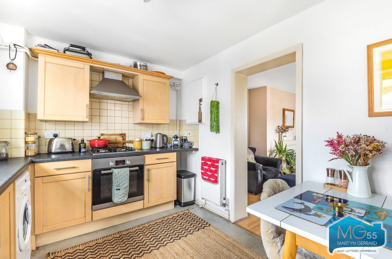 2 bedroom Apartment to rent - Martyn Gerrard