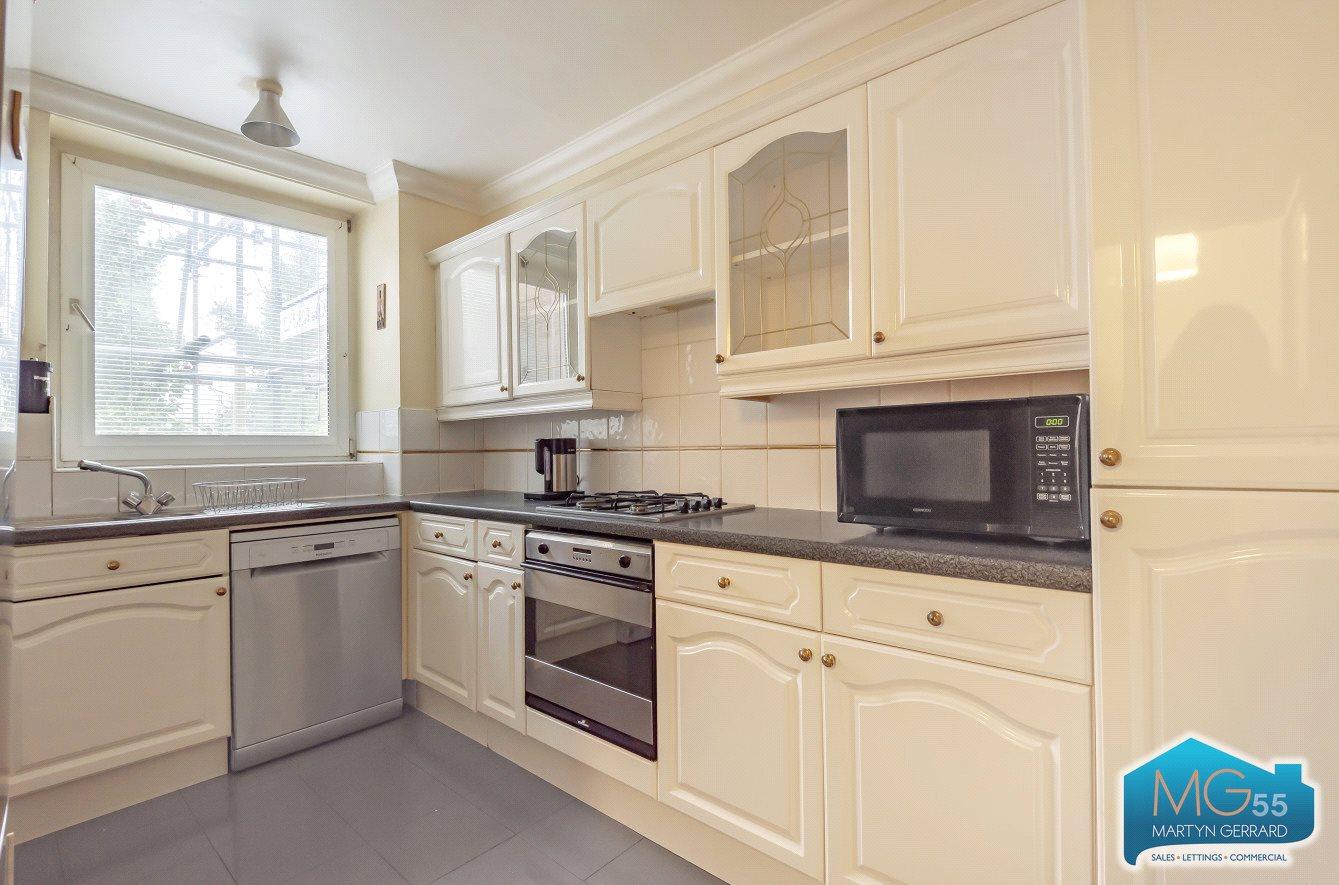 2 bedroom Apartment to rent - Martyn Gerrard