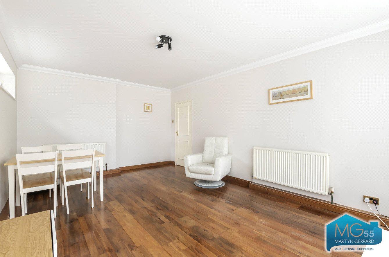 2 bedroom Apartment to rent - Martyn Gerrard