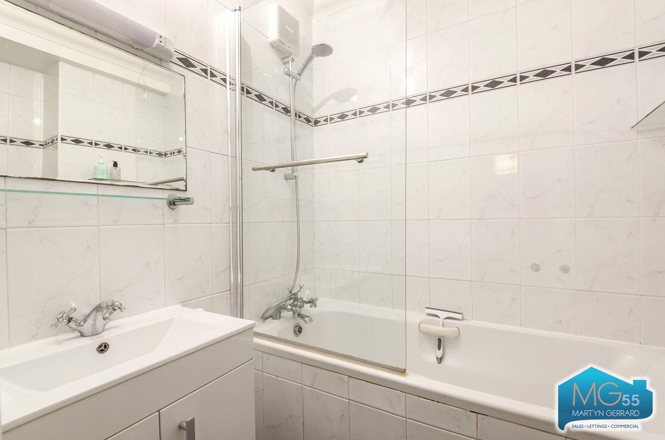 2 bedroom Apartment to rent - Martyn Gerrard