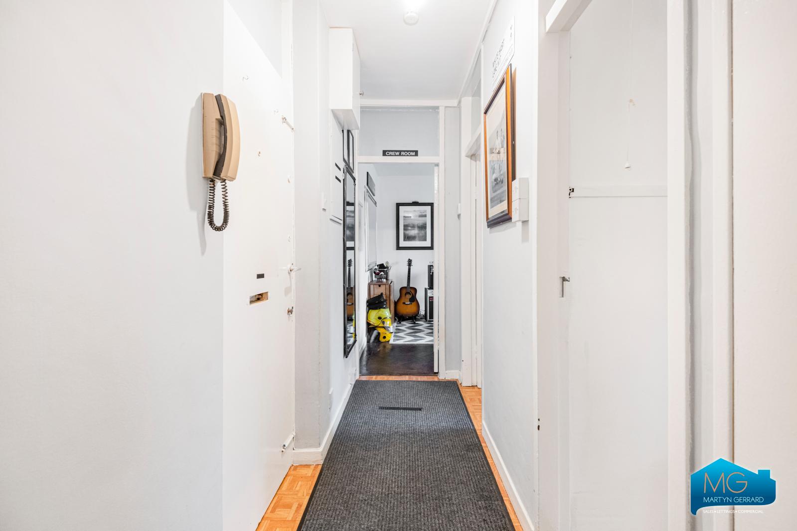 1 bedroom Ground Floor Flat to rent - Martyn Gerrard