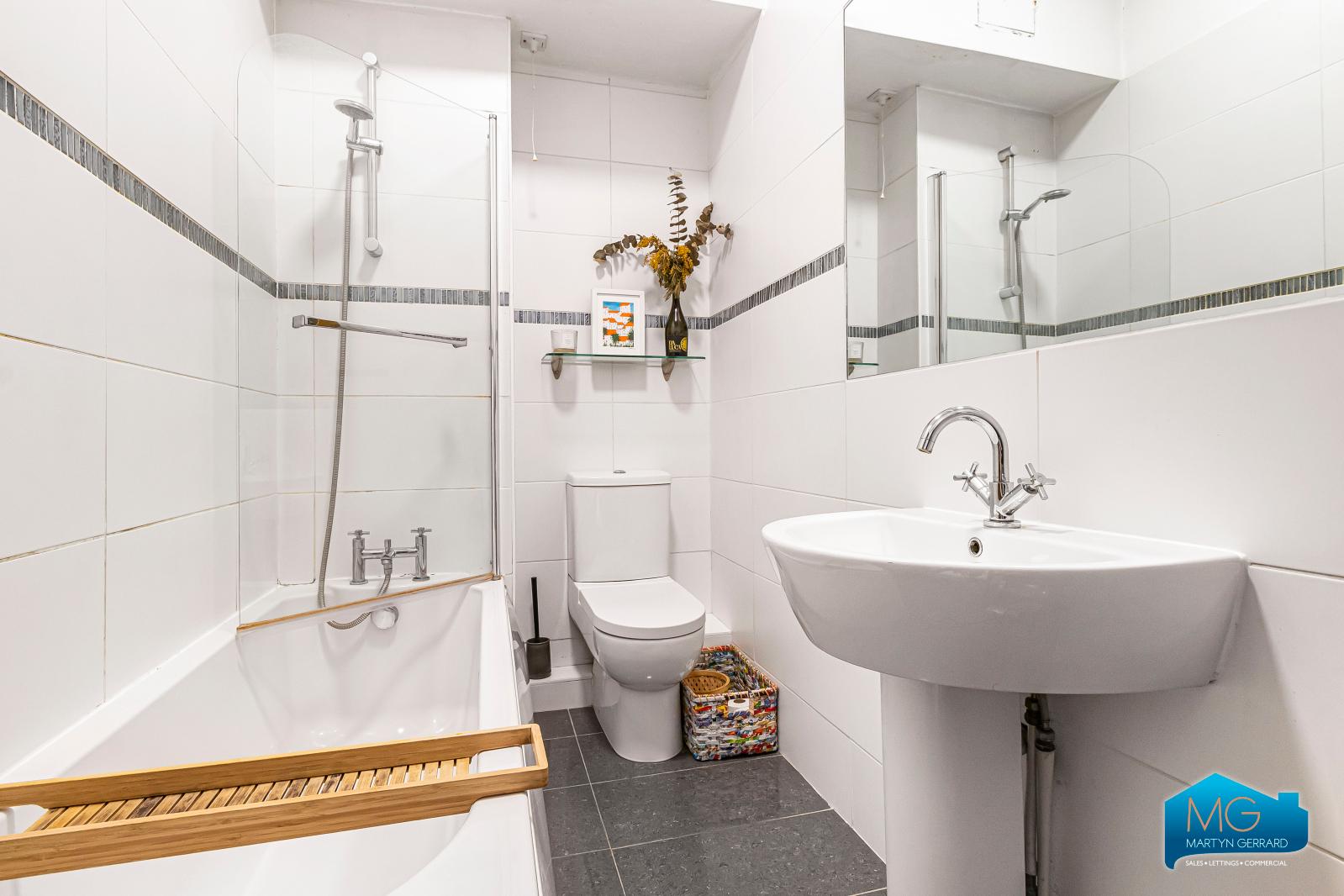 1 bedroom Ground Floor Flat to rent - Martyn Gerrard
