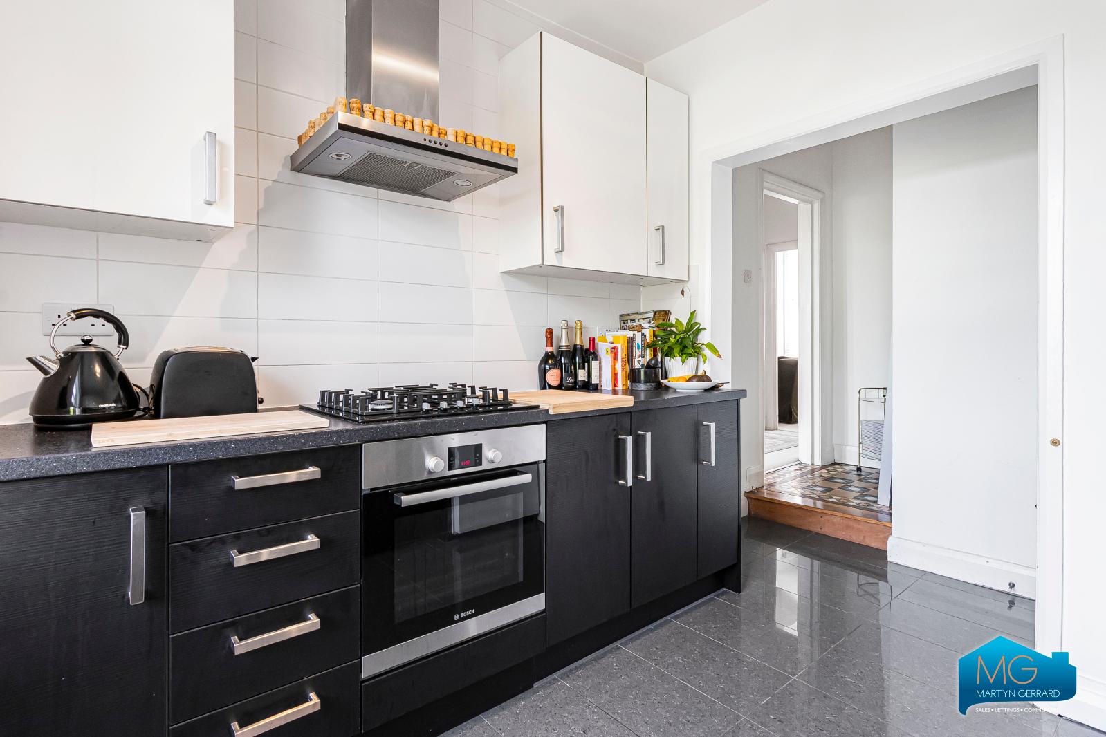 1 bedroom Ground Floor Flat to rent - Martyn Gerrard