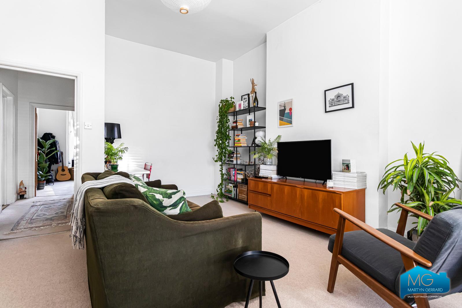 1 bedroom Ground Floor Flat to rent - Martyn Gerrard