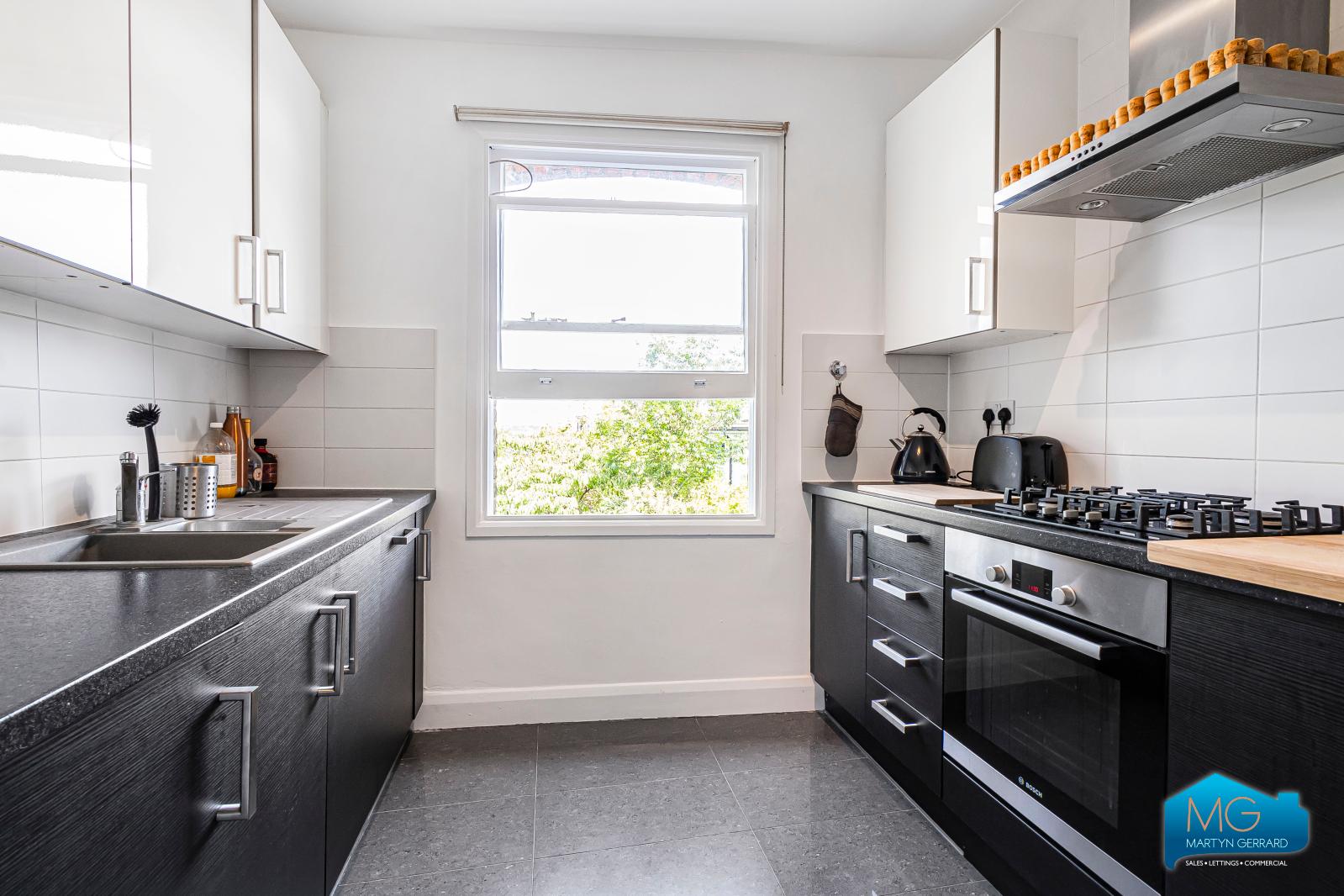 1 bedroom Ground Floor Flat to rent - Martyn Gerrard