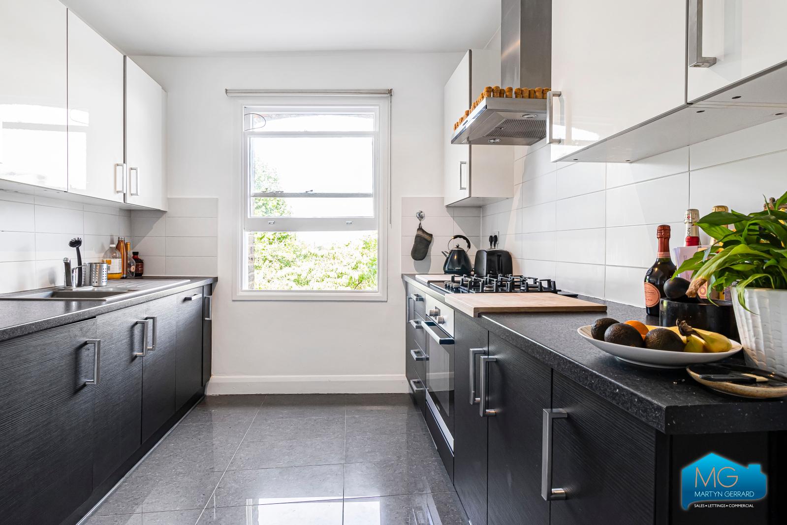 1 bedroom Ground Floor Flat to rent - Martyn Gerrard